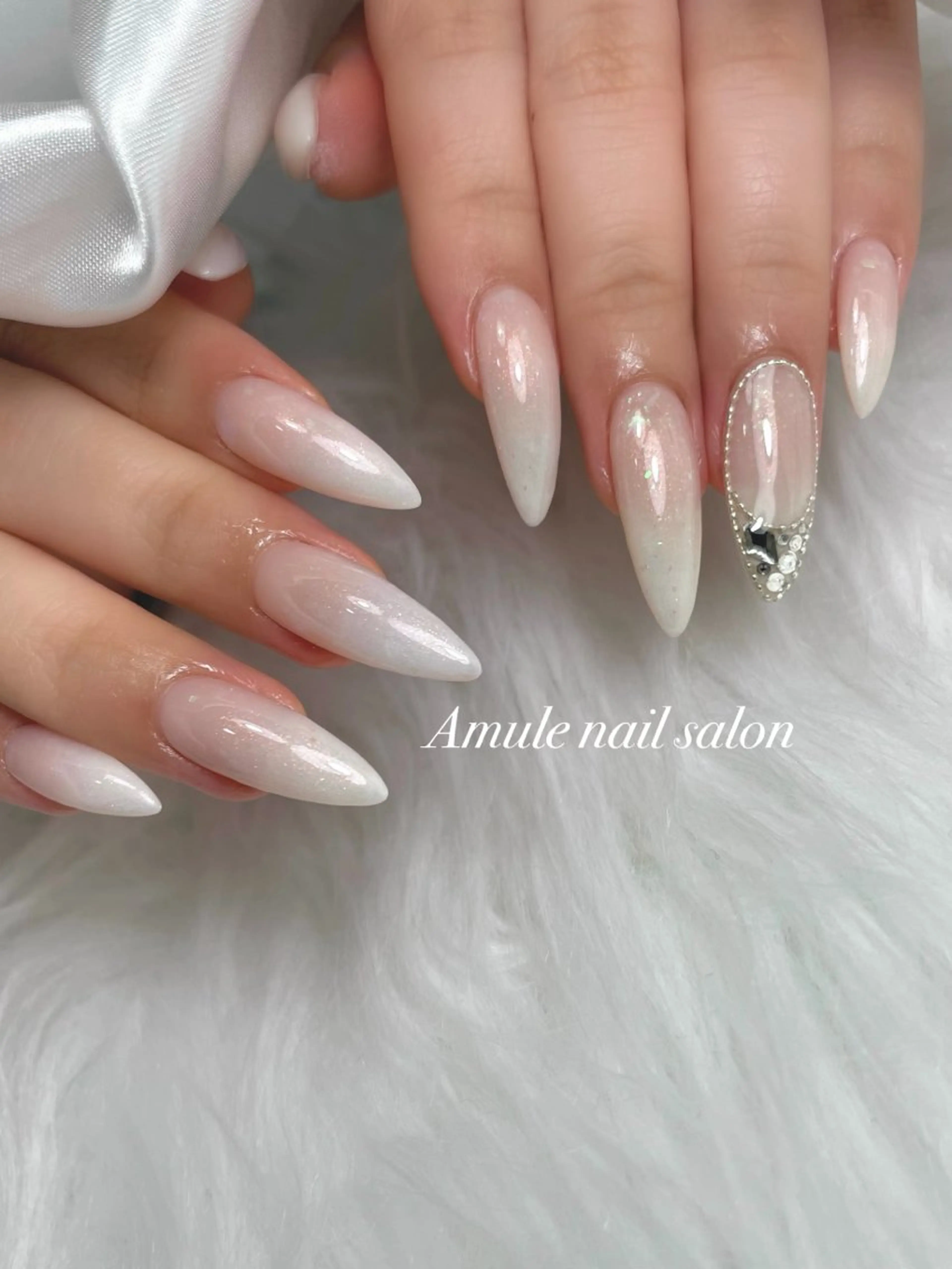 ネイル グラデーション ラメ(グリッター) ホワイト ハンドネイル Amule nailsalonのネイルデザイン