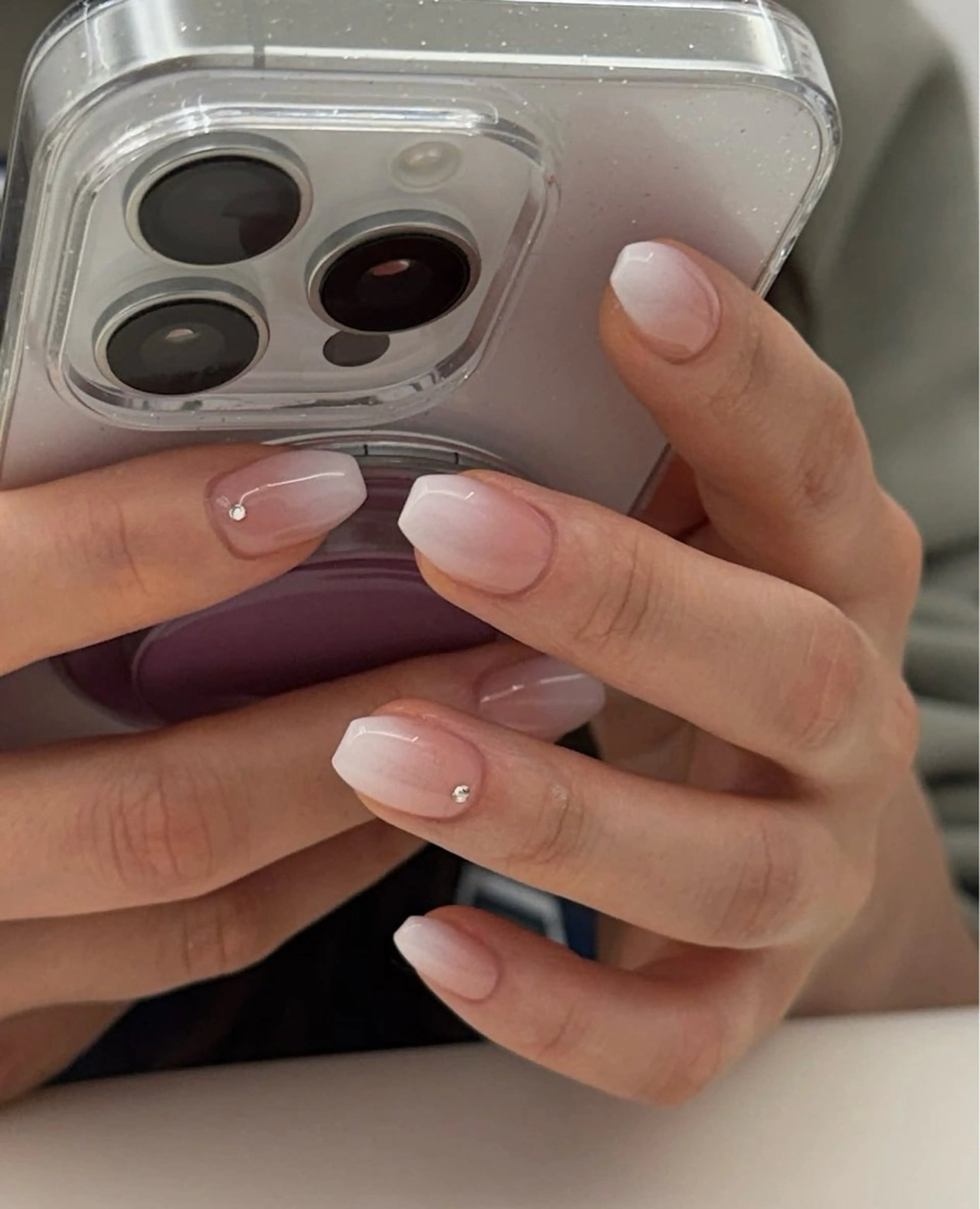 ショート 韓国風ヘア ハンドネイル Aila Nail ShinOkuboのネイルデザイン