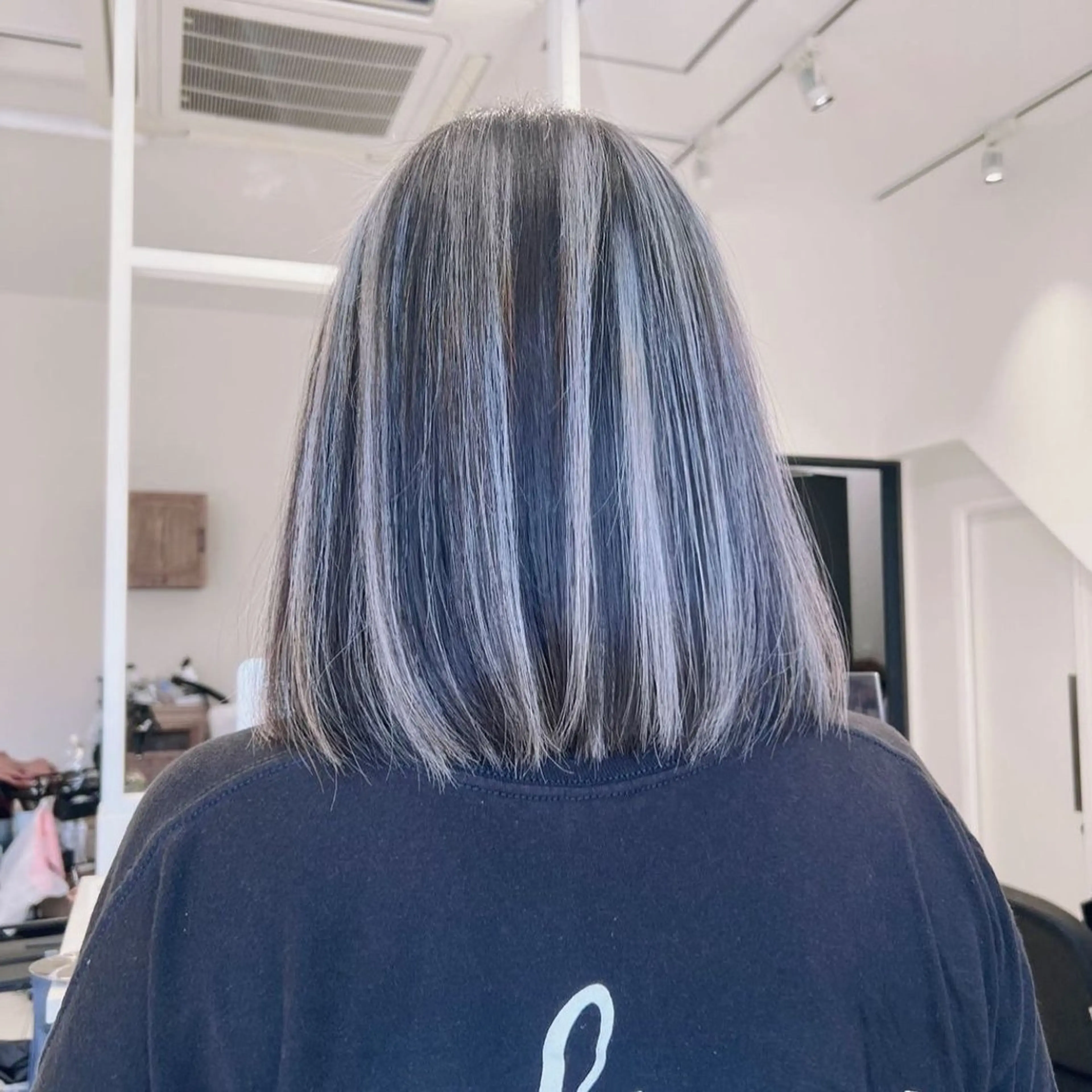 ミディアム カラー ブリーチ ケアブリーチ 髪質改善 ヘアカラー オフホワイトアンドなんば所属・福西 洋斗のヘアスタイル