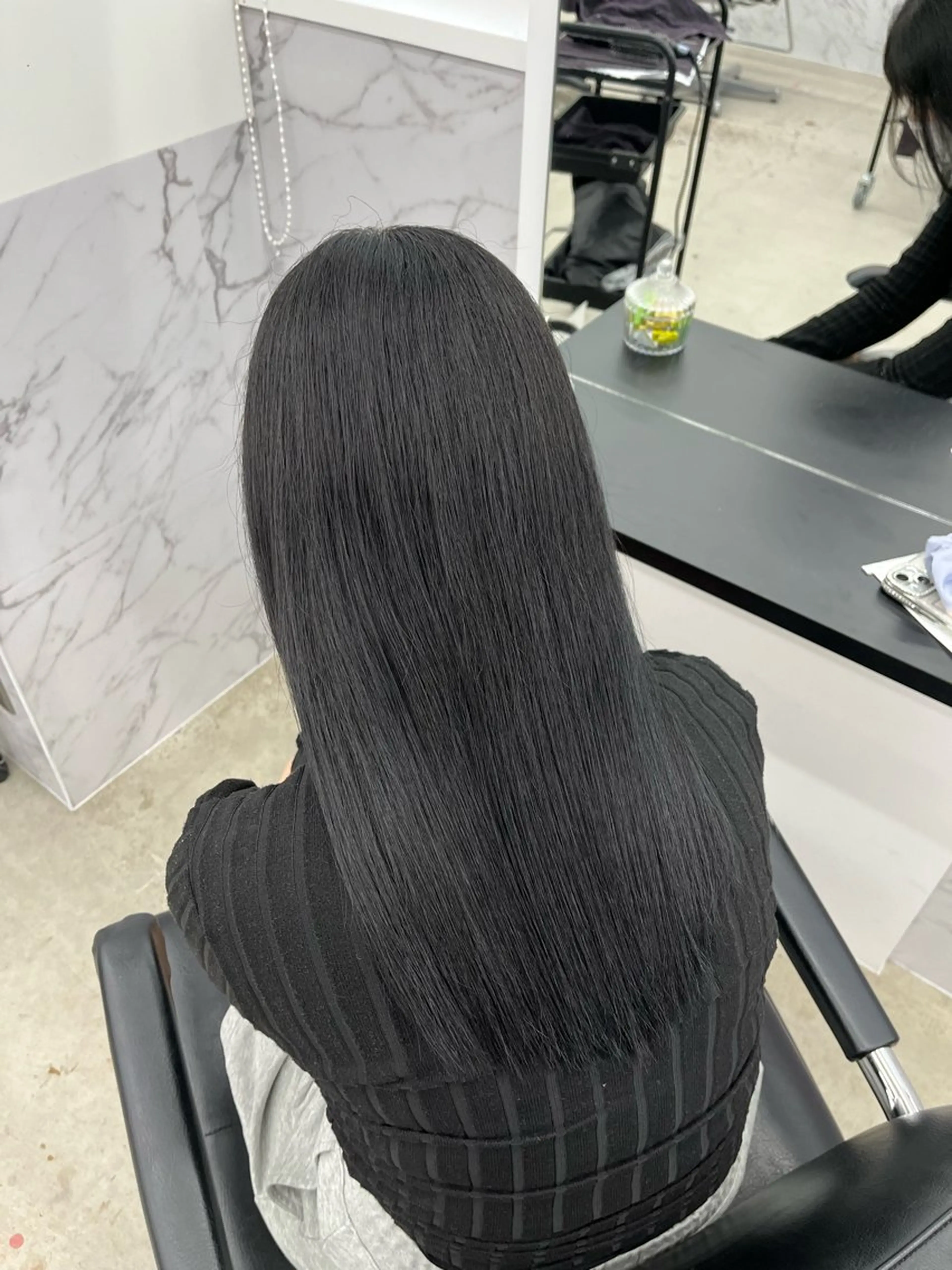 カラー 黒髪 ブルーカラー ブルーブラック 透明感カラー 田中 莉香のヘアスタイル