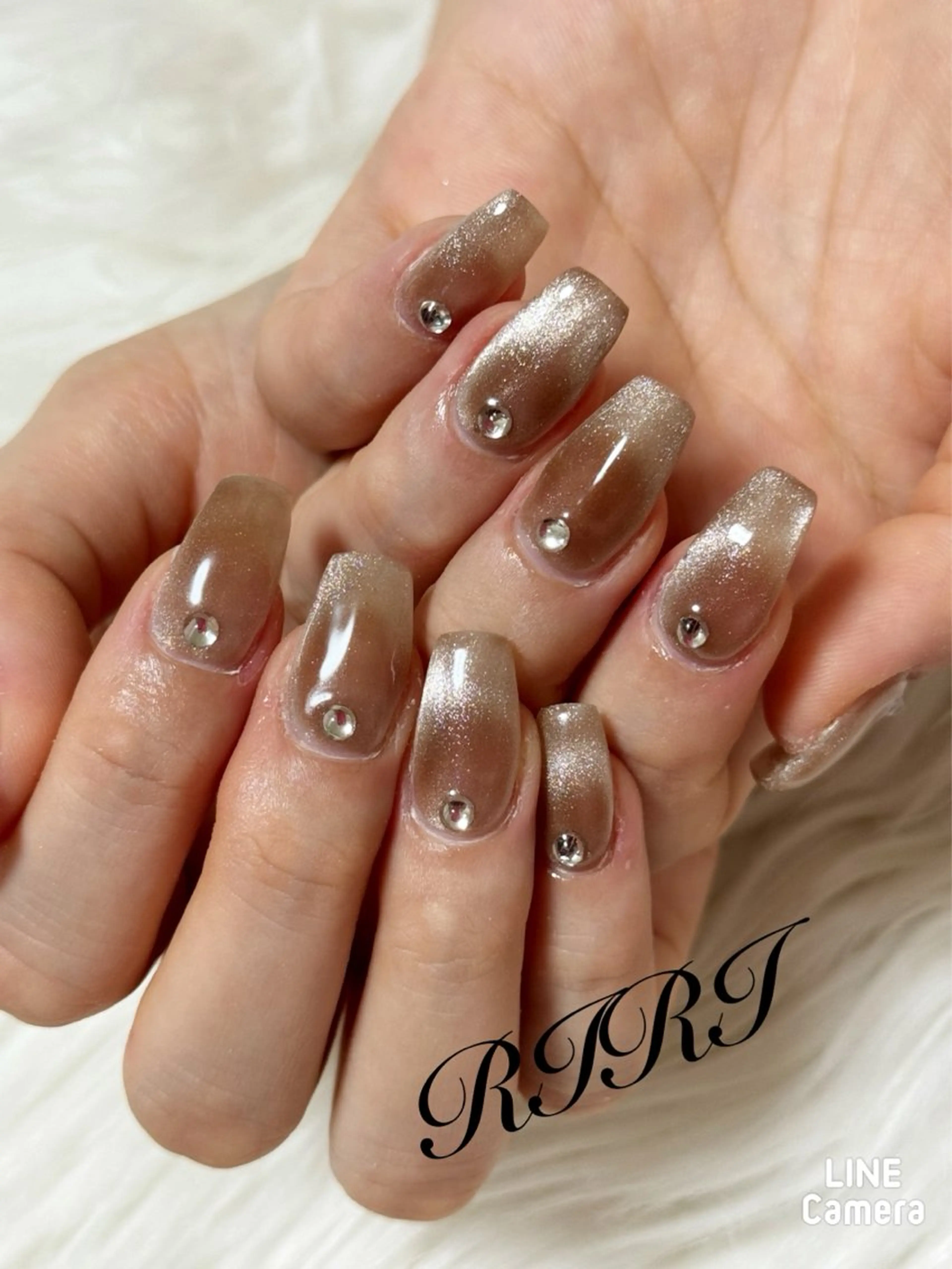 ネイル ブラウン ジェルネイル マグネットネイル オフィスネイル ショートネイル ハンドネイル riri オーナーのネイルデザイン