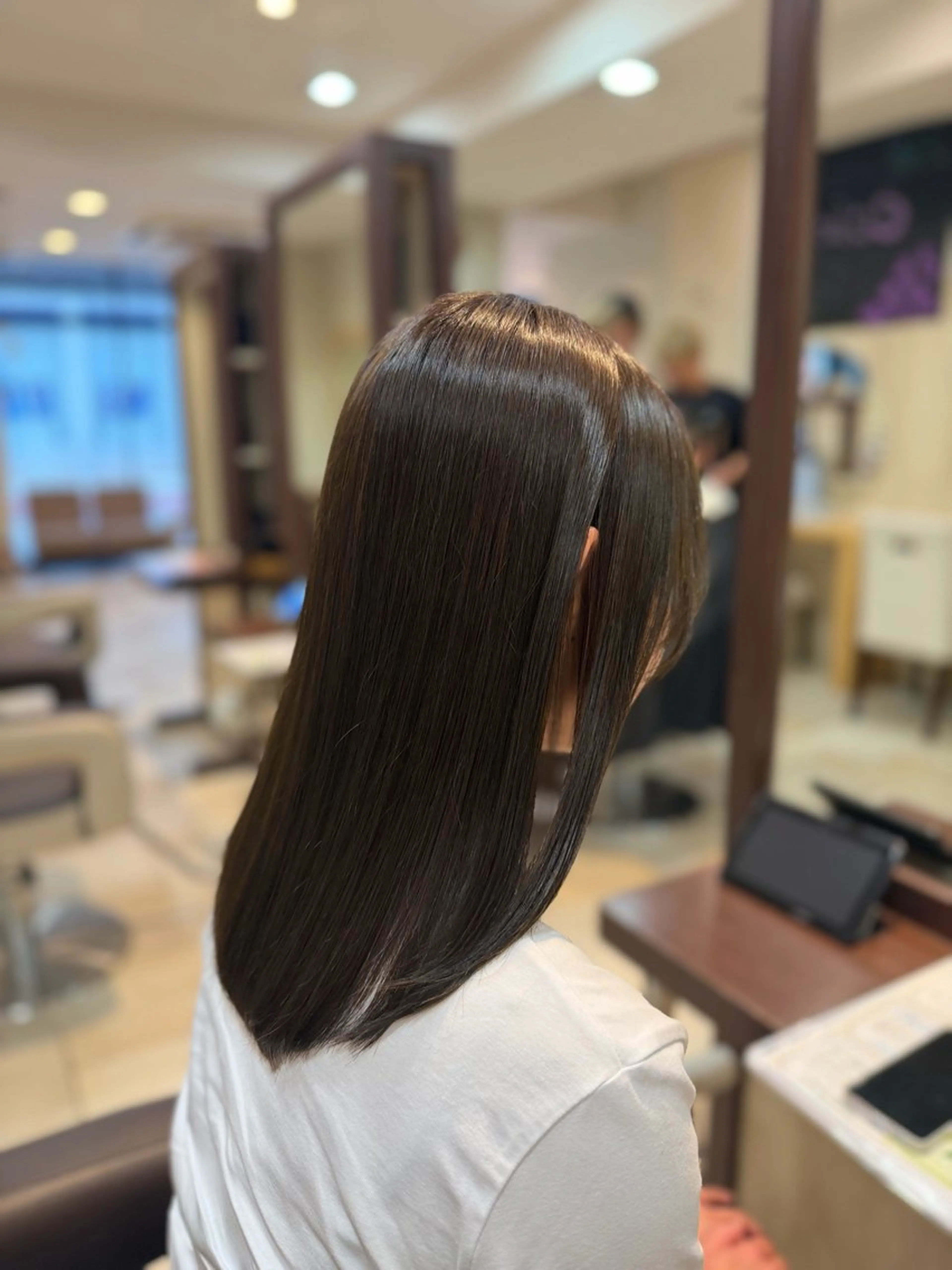 セミロング カット ヘアカラー 縮毛矯正 勝見 美春のヘアスタイル