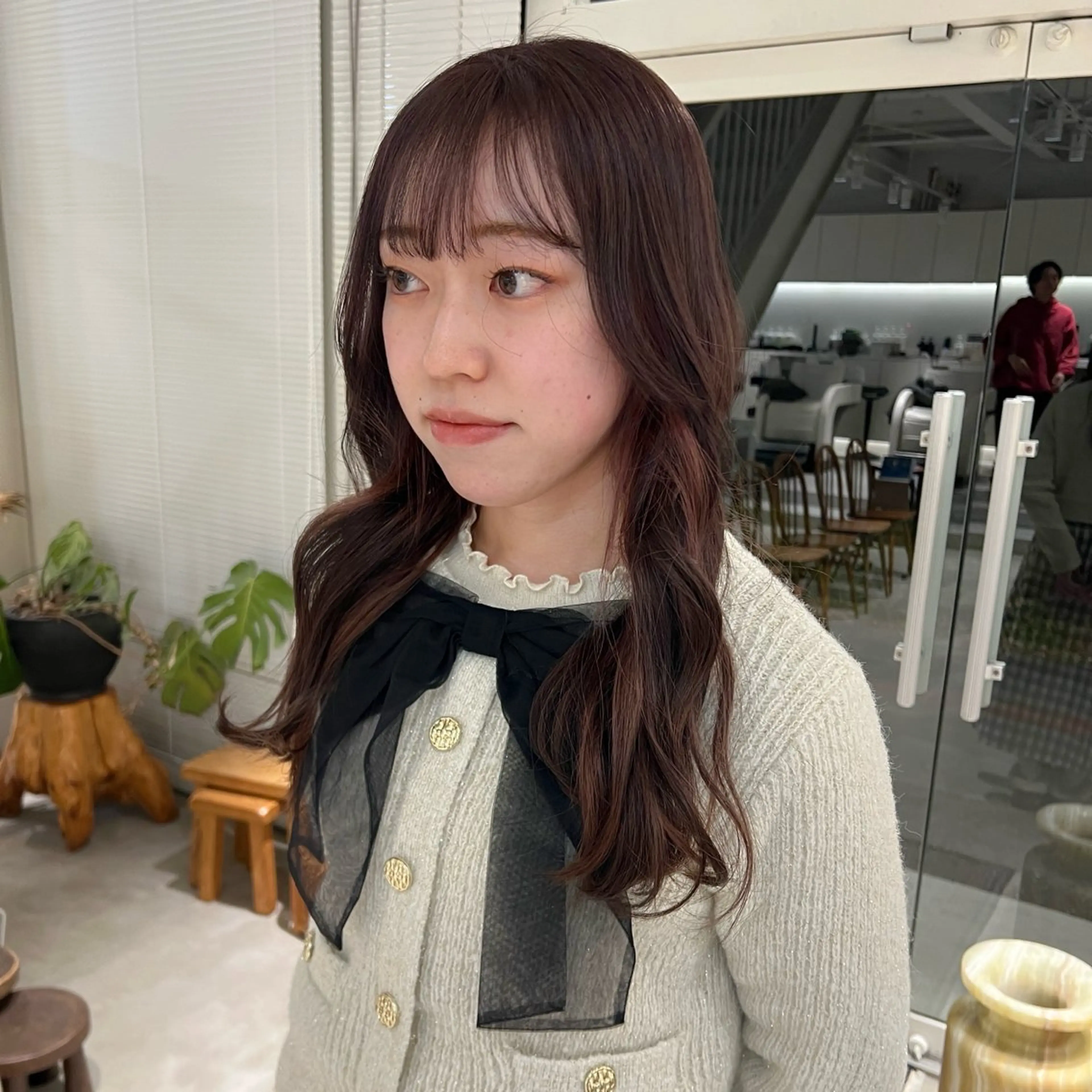 ロング カラー インナーカラー ピンクカラー ヘアカラー 周東 芽依のヘアスタイル