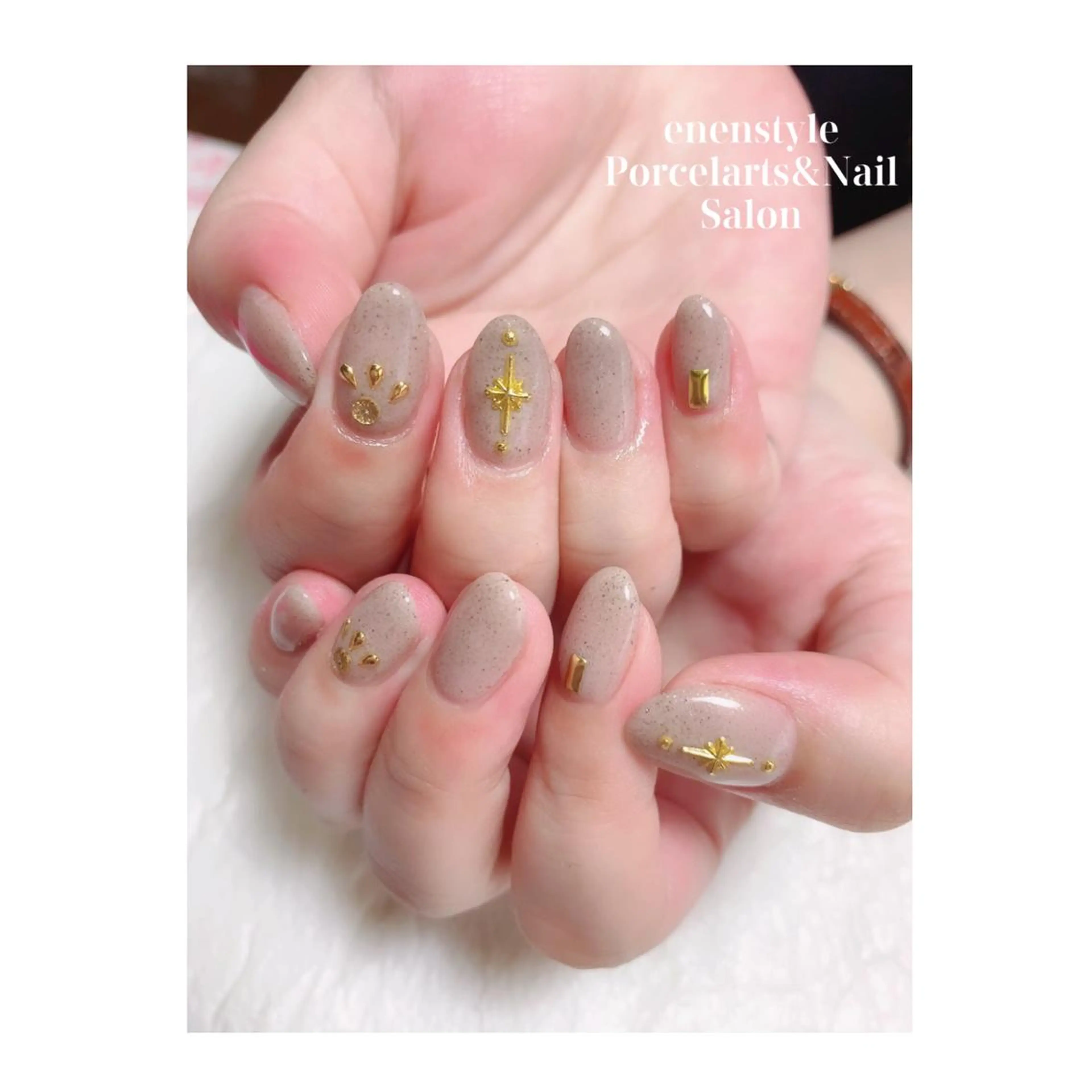 ミディアム ネイル ジェルネイル ニュアンスネイル オフィスネイル ワンカラーネイル パラジェル ハンドネイル 👑enen style👑のネイルデザイン