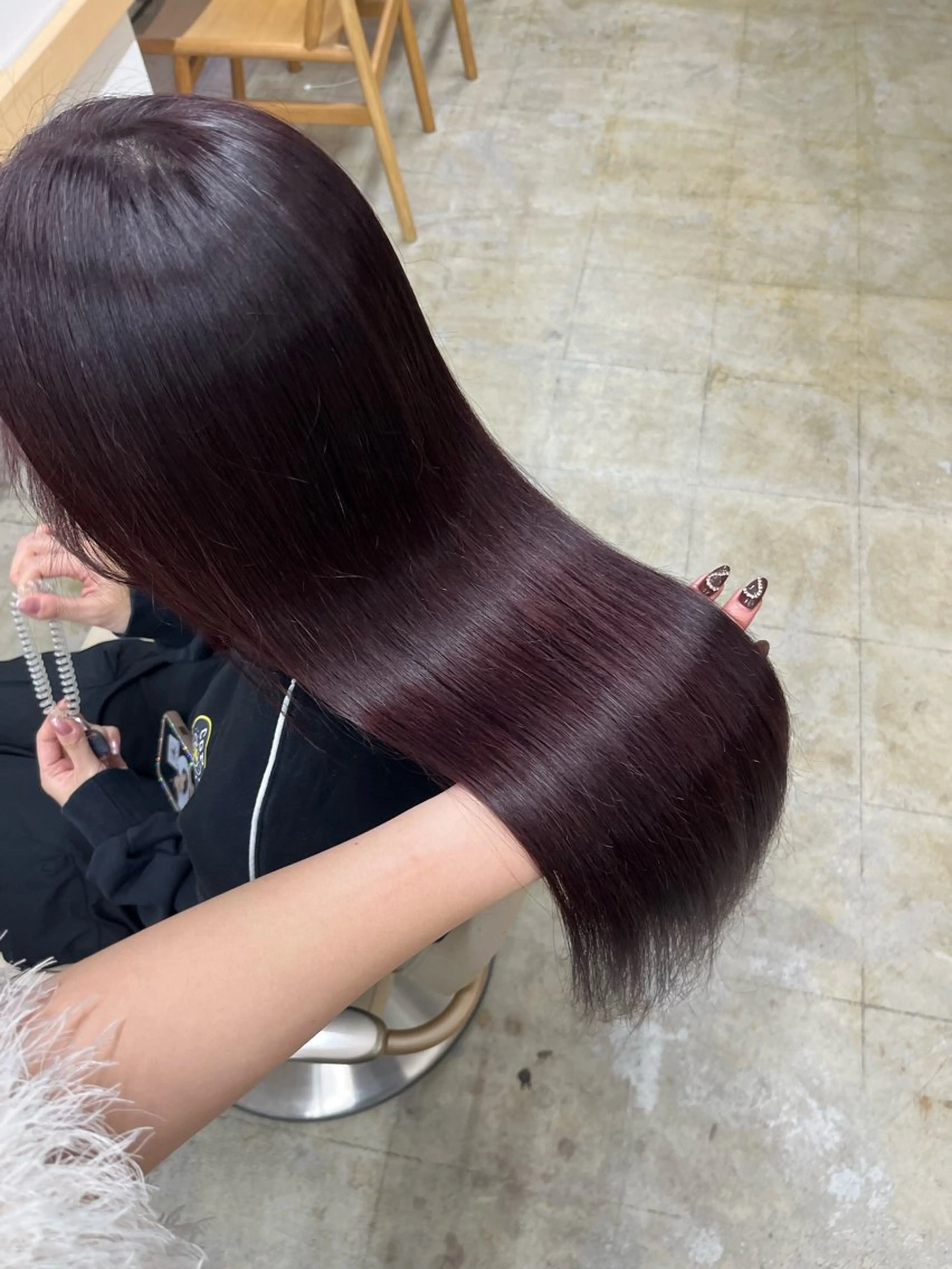 ロング HONOKA/ ハイトーン艶カラーのヘアスタイル