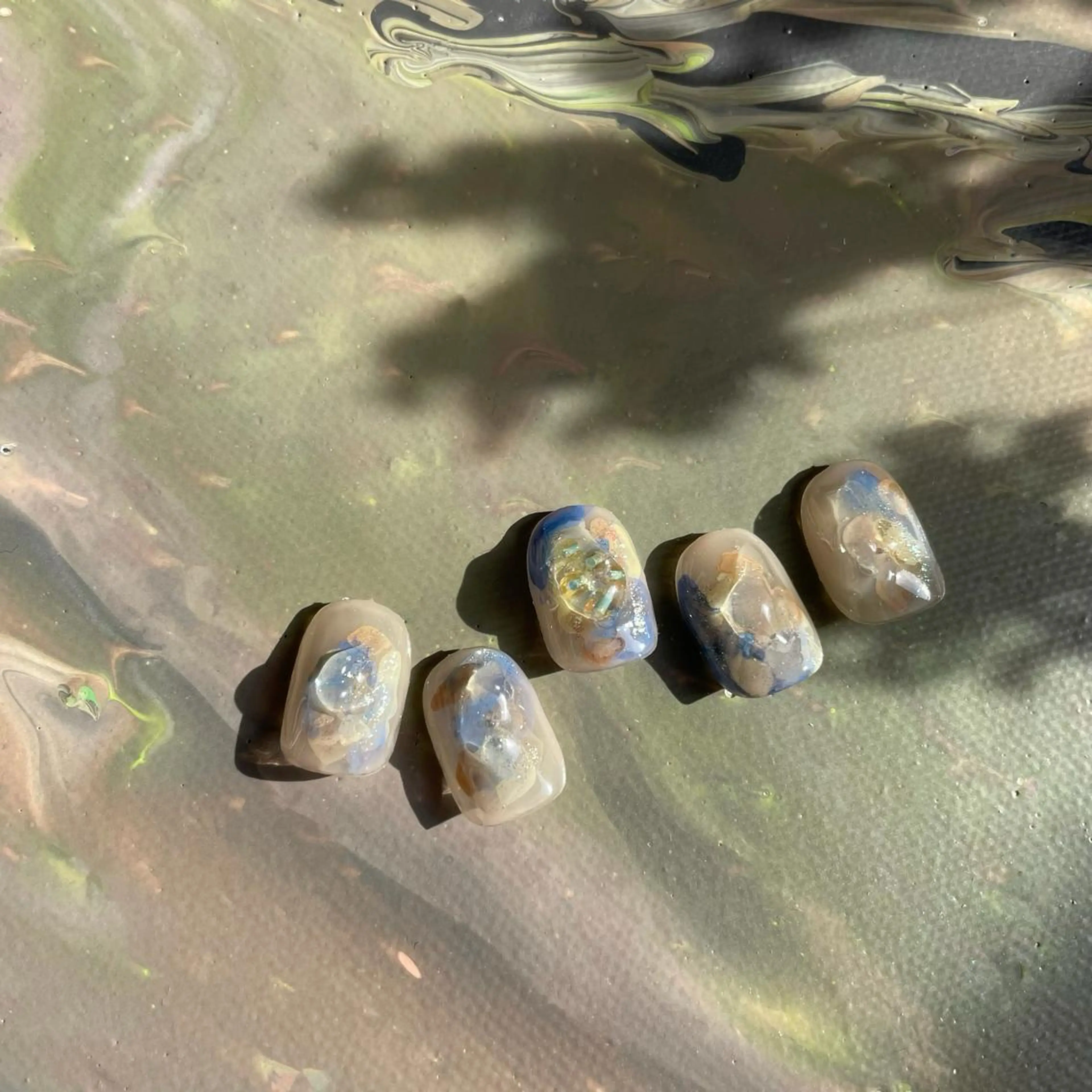 ネイル オーロラネイル 氷ネイル・うるうるネイル 韓国ネイル ラメ(グリッター) マグネットネイル ハンドネイル VOLLMOND nailのネイルデザイン