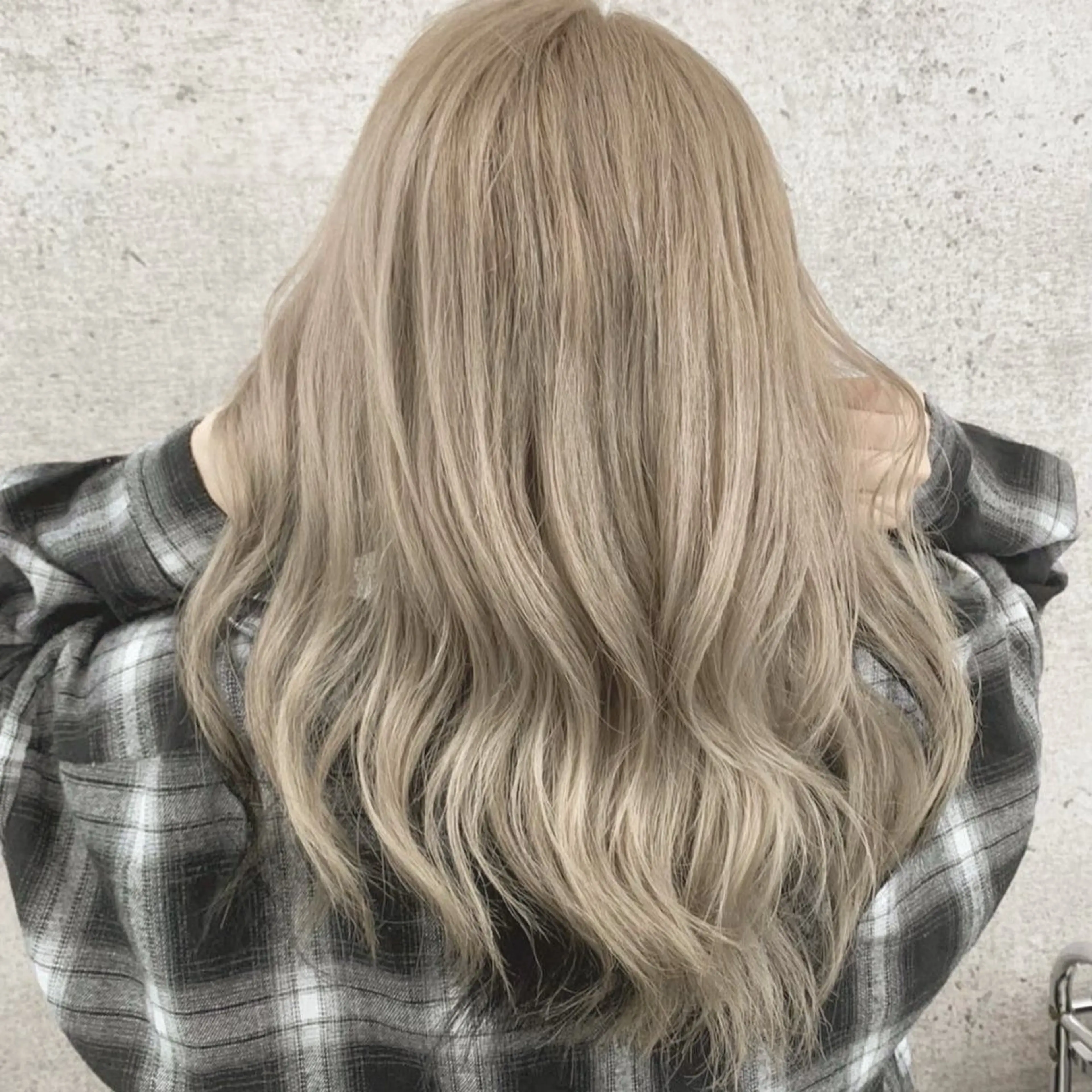 ロング カラー ヘアカラー blau hair and care《ブラウ》所属・MARU.縮毛矯正 デザインカラーのヘアスタイル