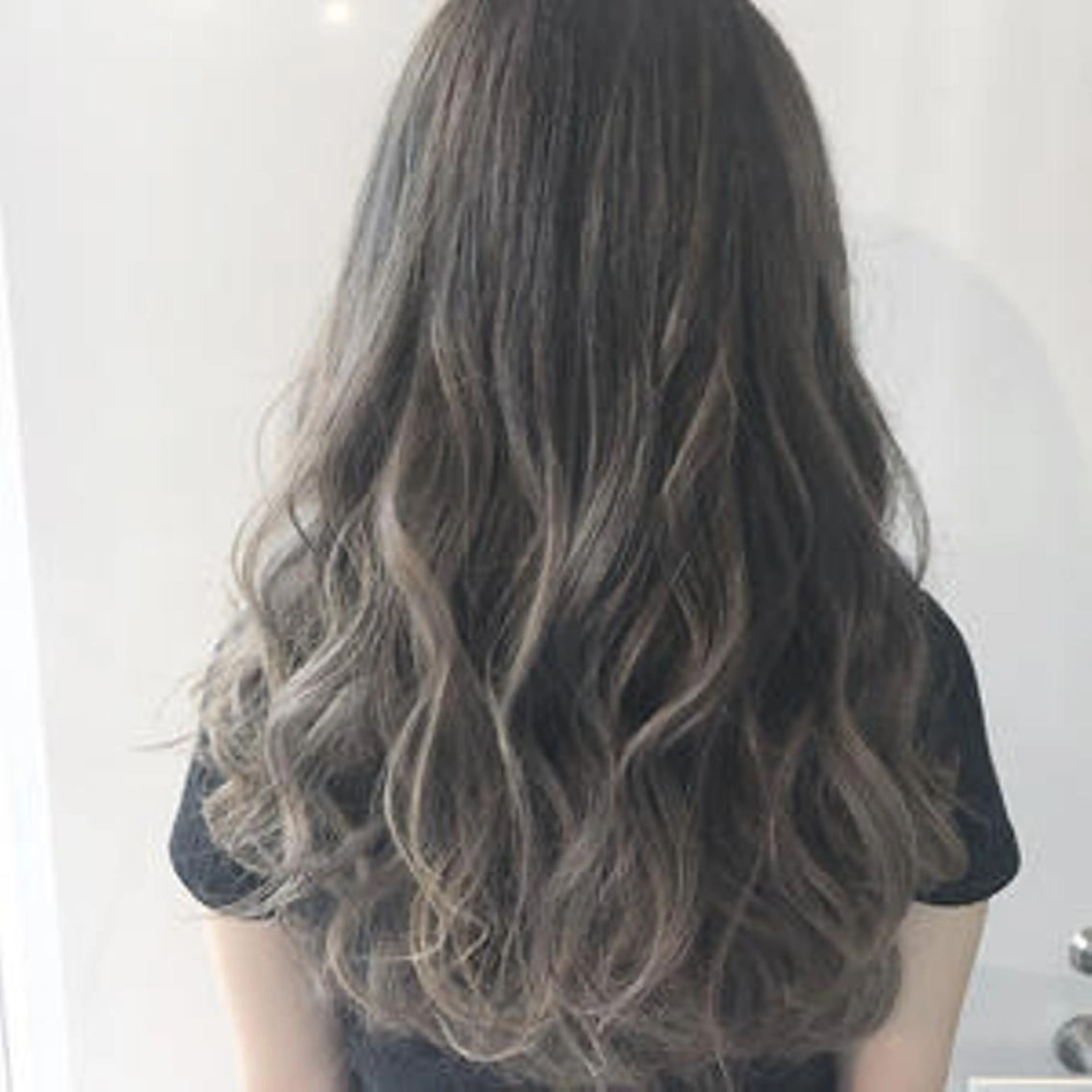 カラー デザインカラー Lienのヘアスタイル