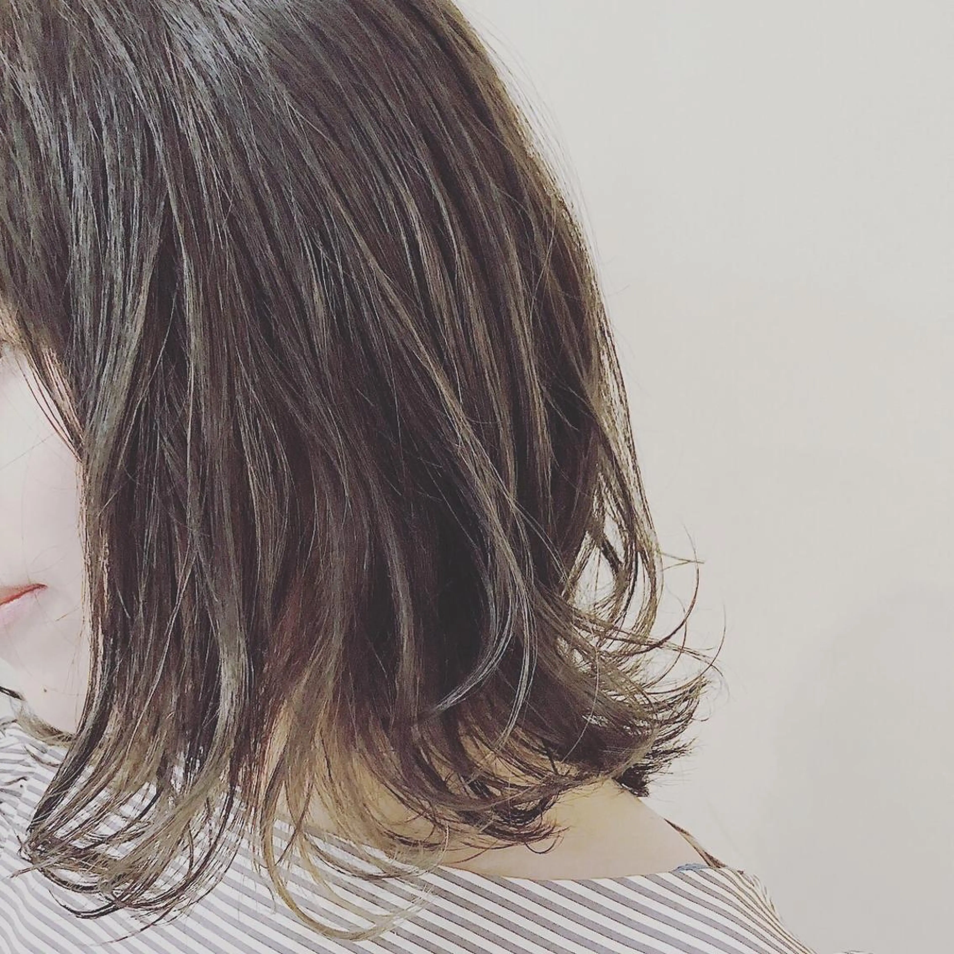 ミディアム カラー 松下 輝璃のヘアスタイル