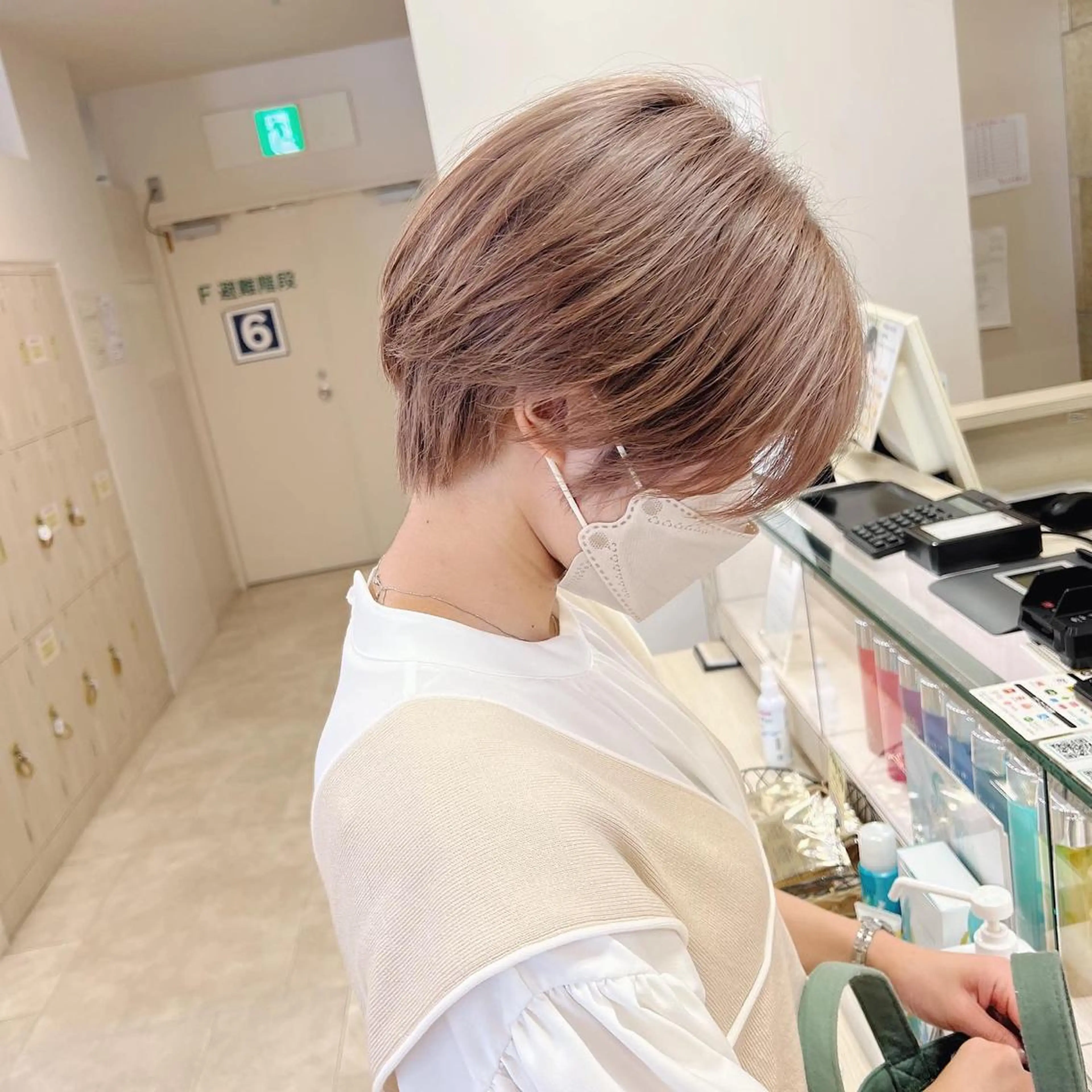 ショート カラー カット ヘアカラー トリートメント ヘアセット ハイトーン/ウルフ /レイヤー/坂野幸伸のヘアスタイル