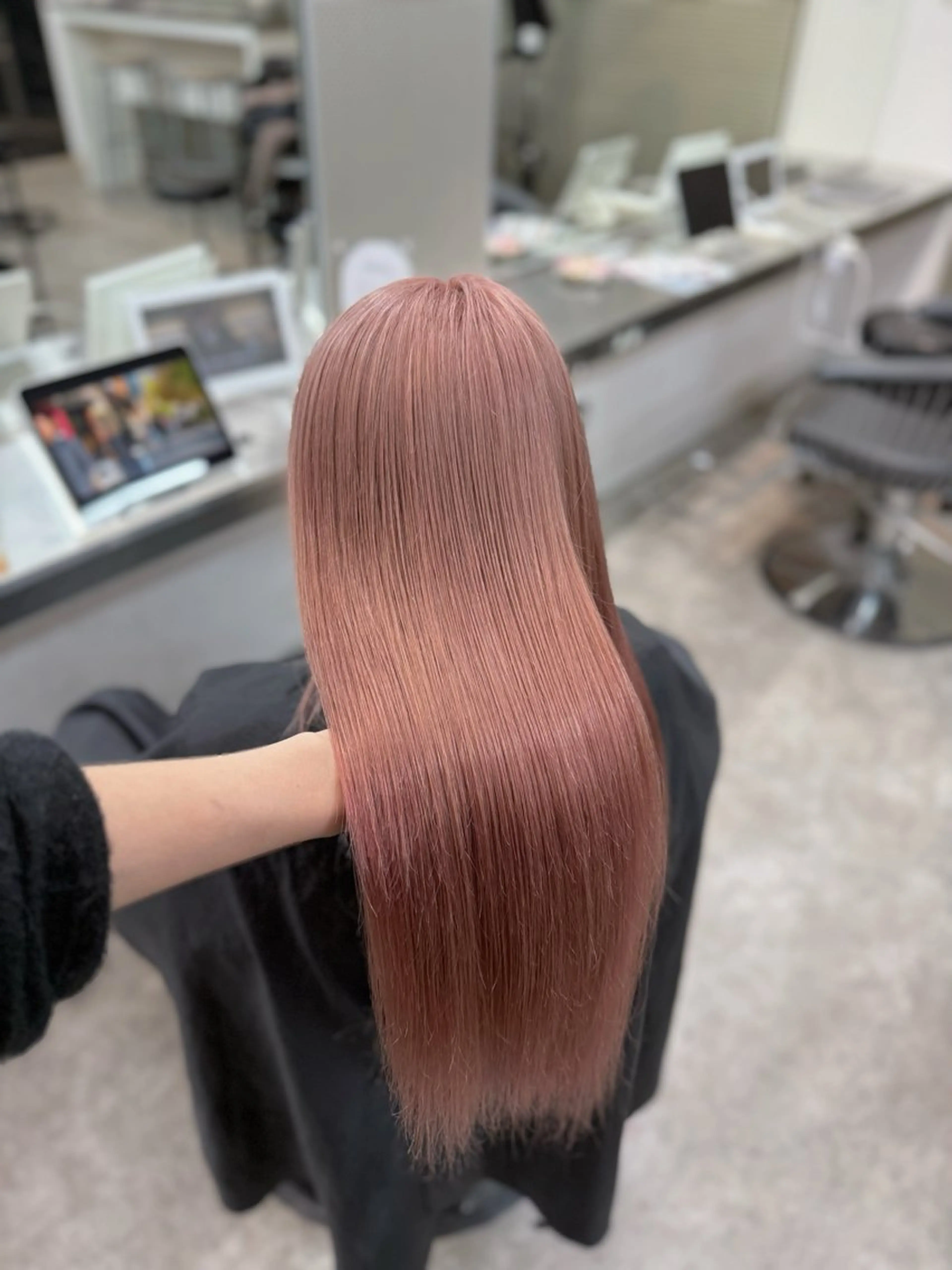 ロング カラー ピンクカラー ヘアカラー 小林 円香のヘアスタイル