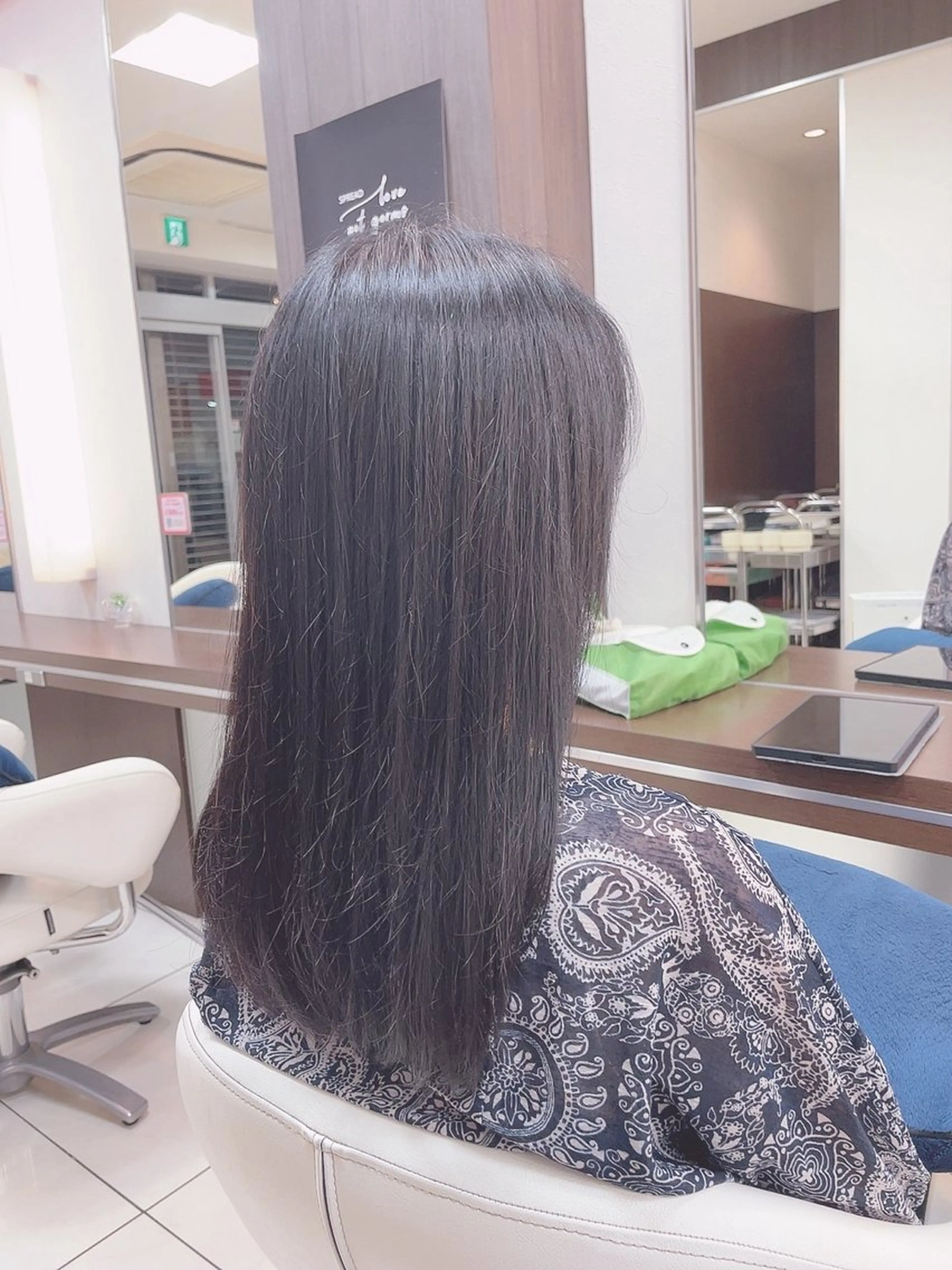 ロング カラー アッシュ アベ ミオのヘアスタイル