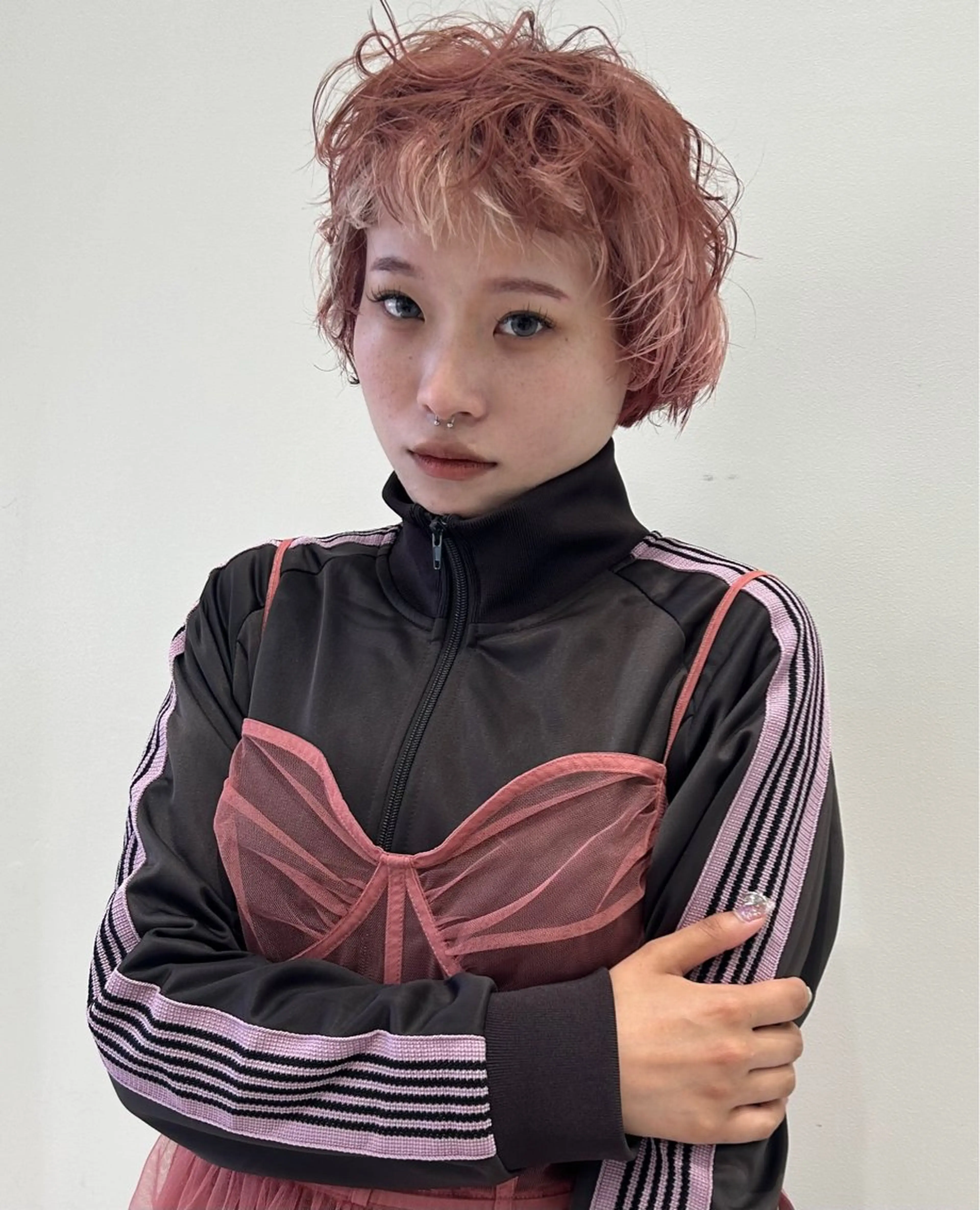 ショート パーマ ヘアカラー 透明感カラー×レイヤ ー🧊横田 冴のヘアスタイル
