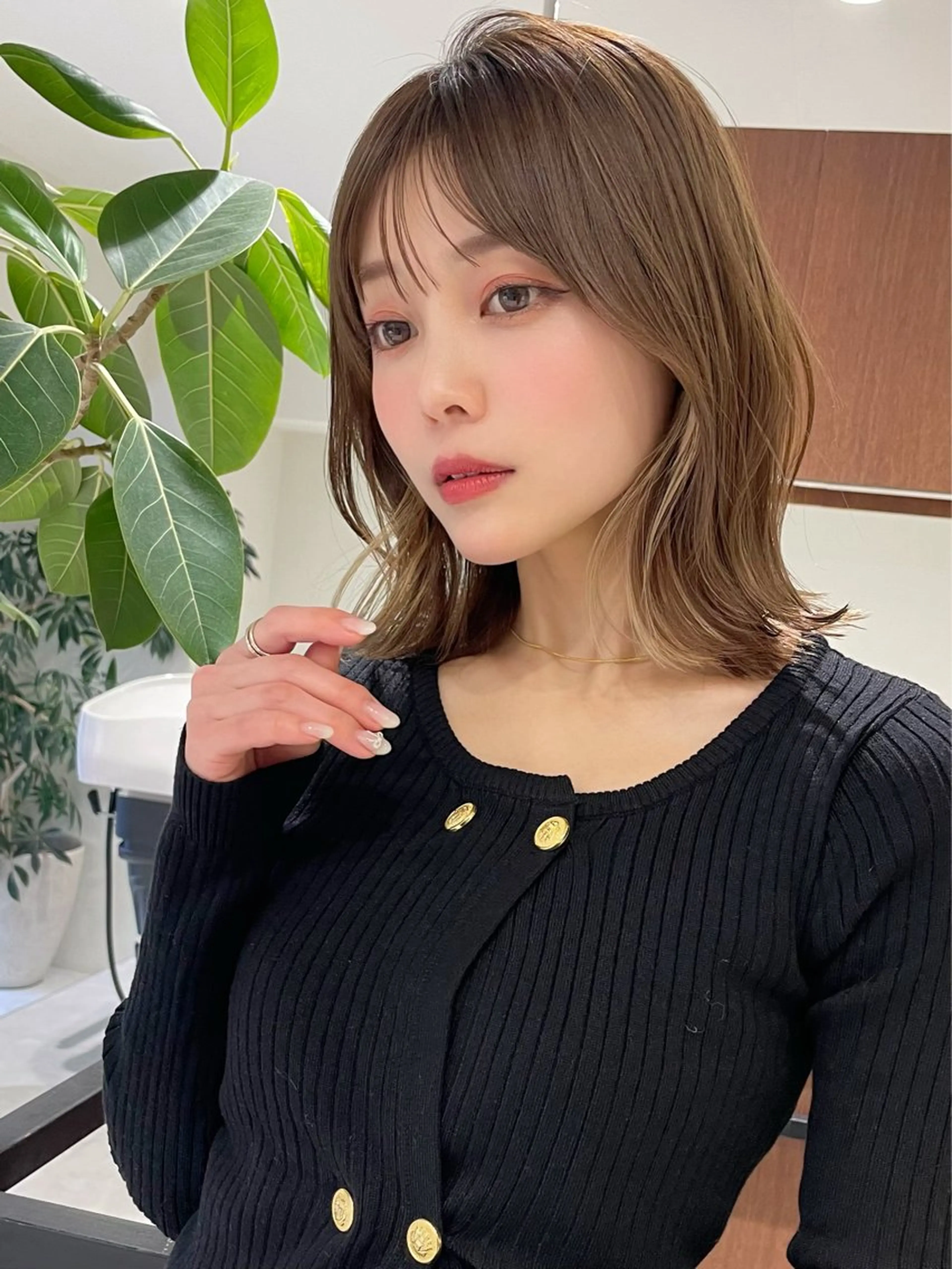 ミディアム カラー ブリーチ ケアカラー 透明感カラー 小顔ボブ jilblanカホのヘアスタイル