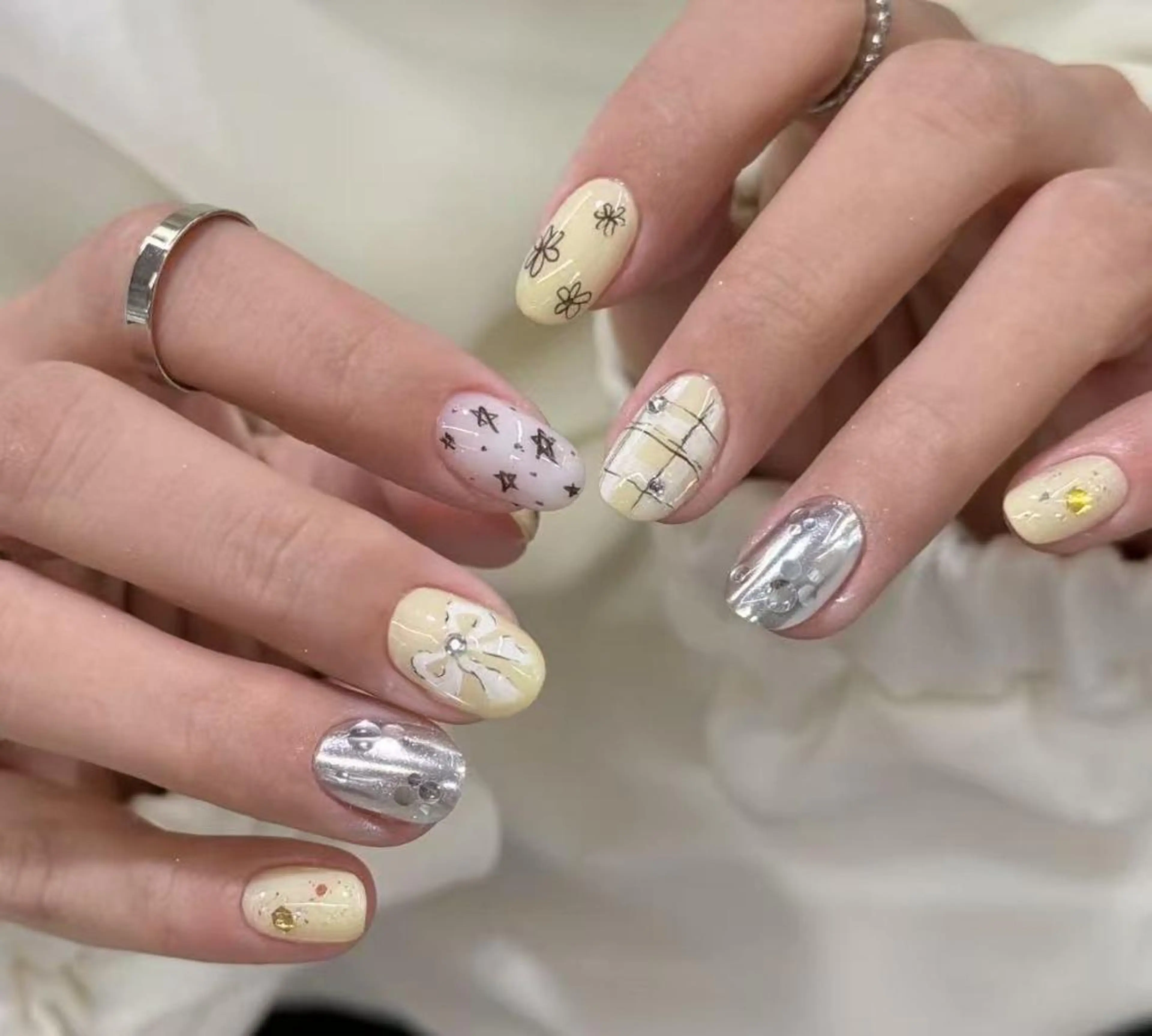 ネイル ハンドネイル エリ🫧 nail池袋東口のネイルデザイン