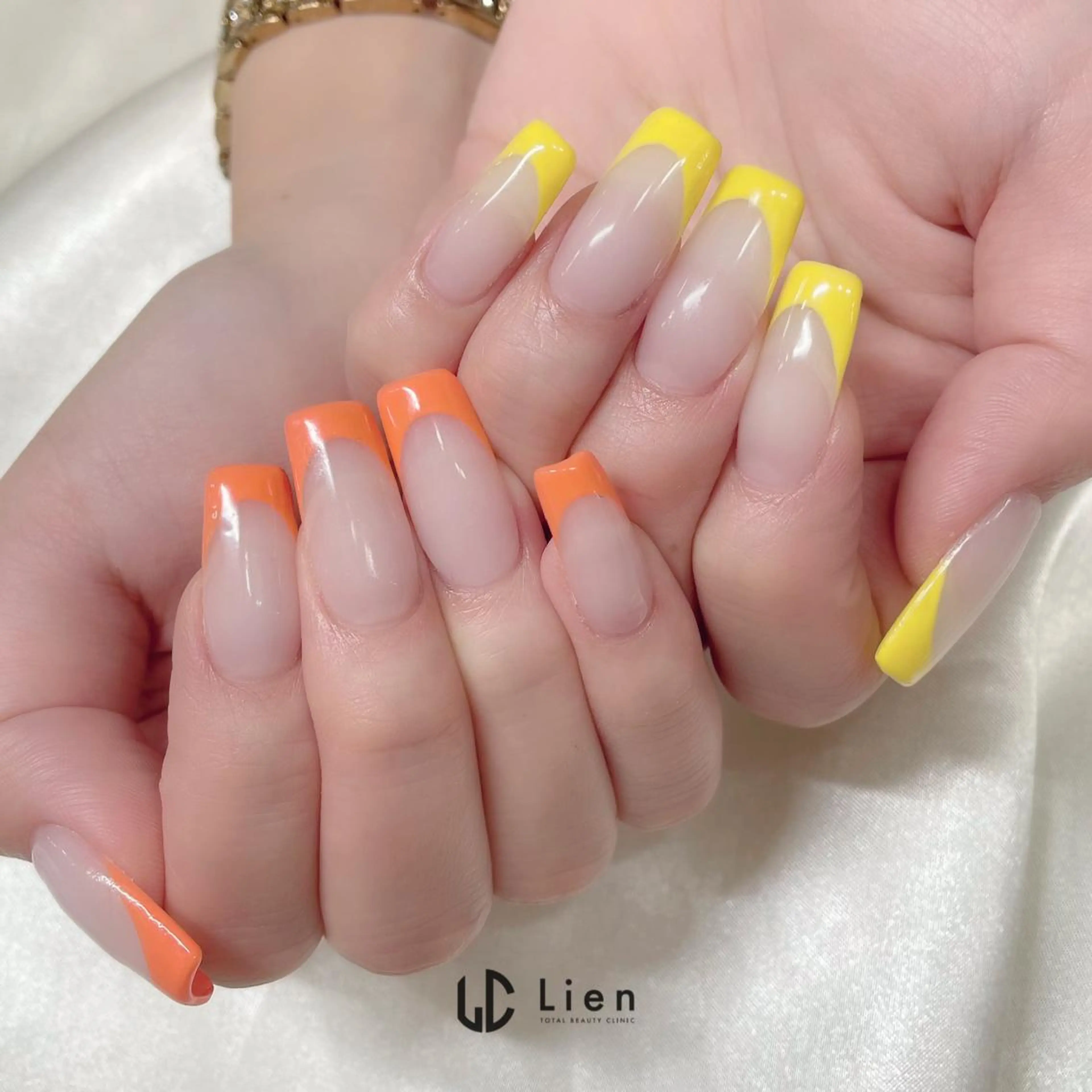 ネイル キラキラネイル 韓国ネイル ロングネイル ニュアンスネイル スカルプネイル 山田 真里のネイルデザイン