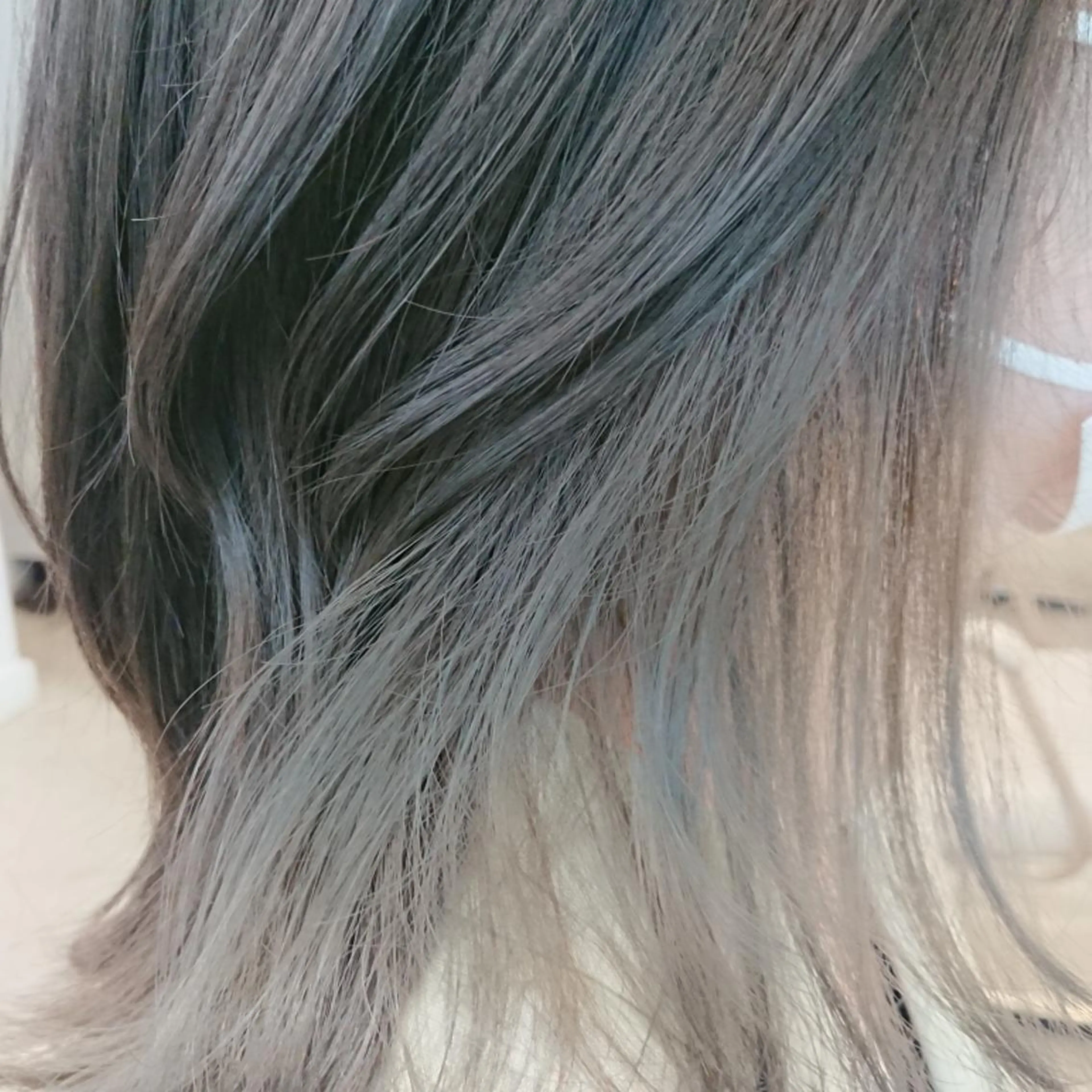 カラー インナーカラー シルバー crea   芦田 武栄のヘアスタイル