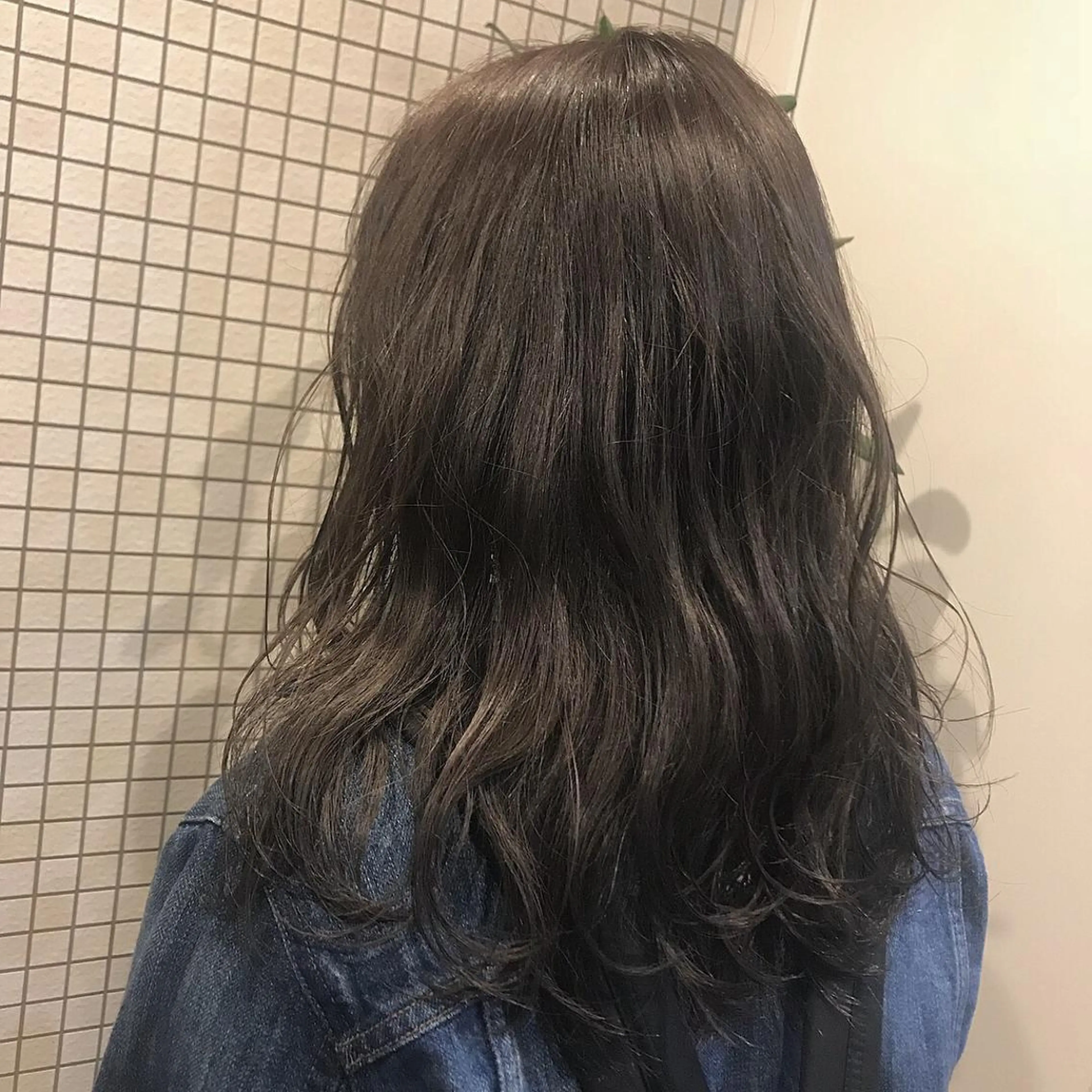 ミディアム アッシュ 緑川 瑞穂のヘアスタイル