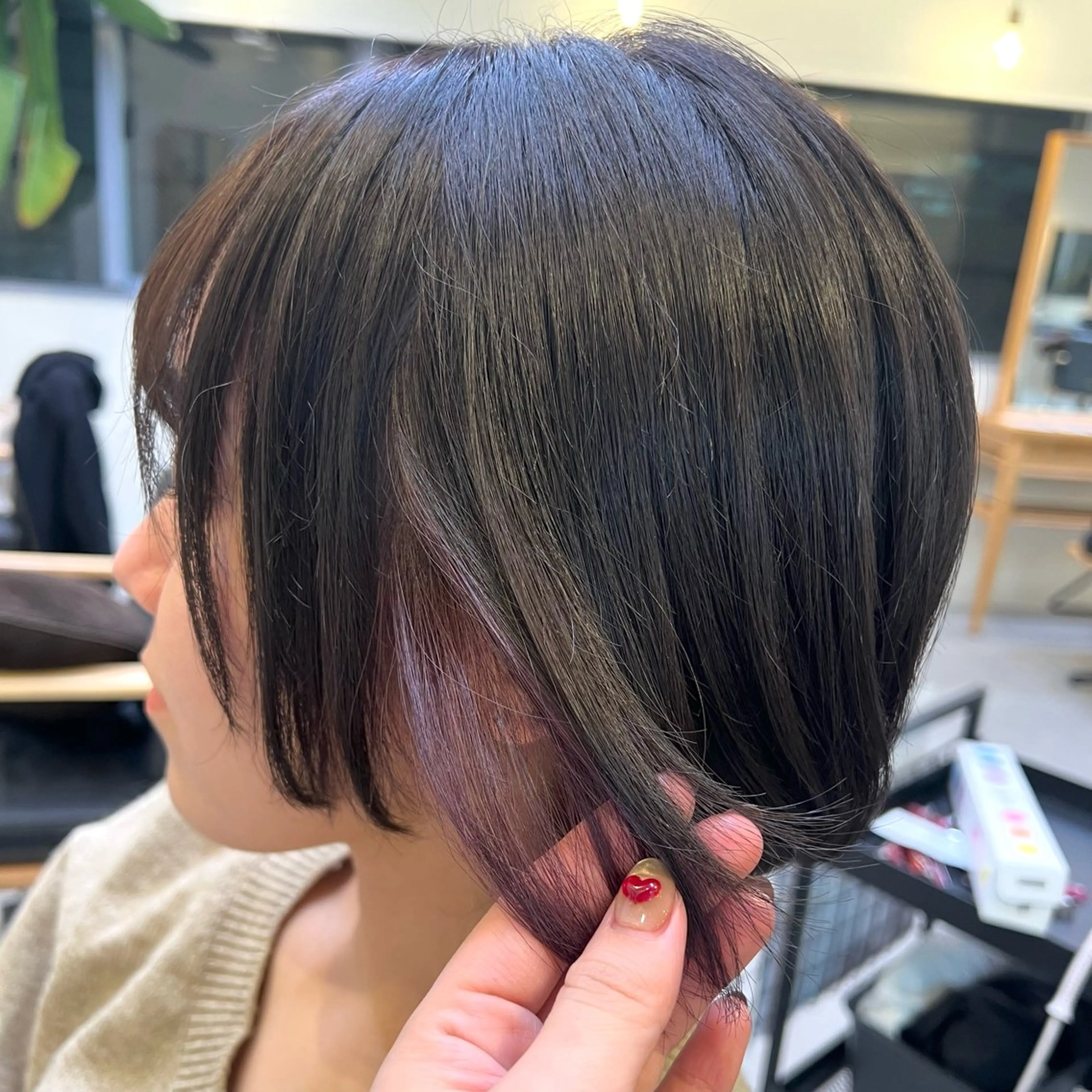 ショート カラー インナーカラー ラベンダーカラー ピンクカラー ピンクラベンダー 中谷 安里のヘアスタイル