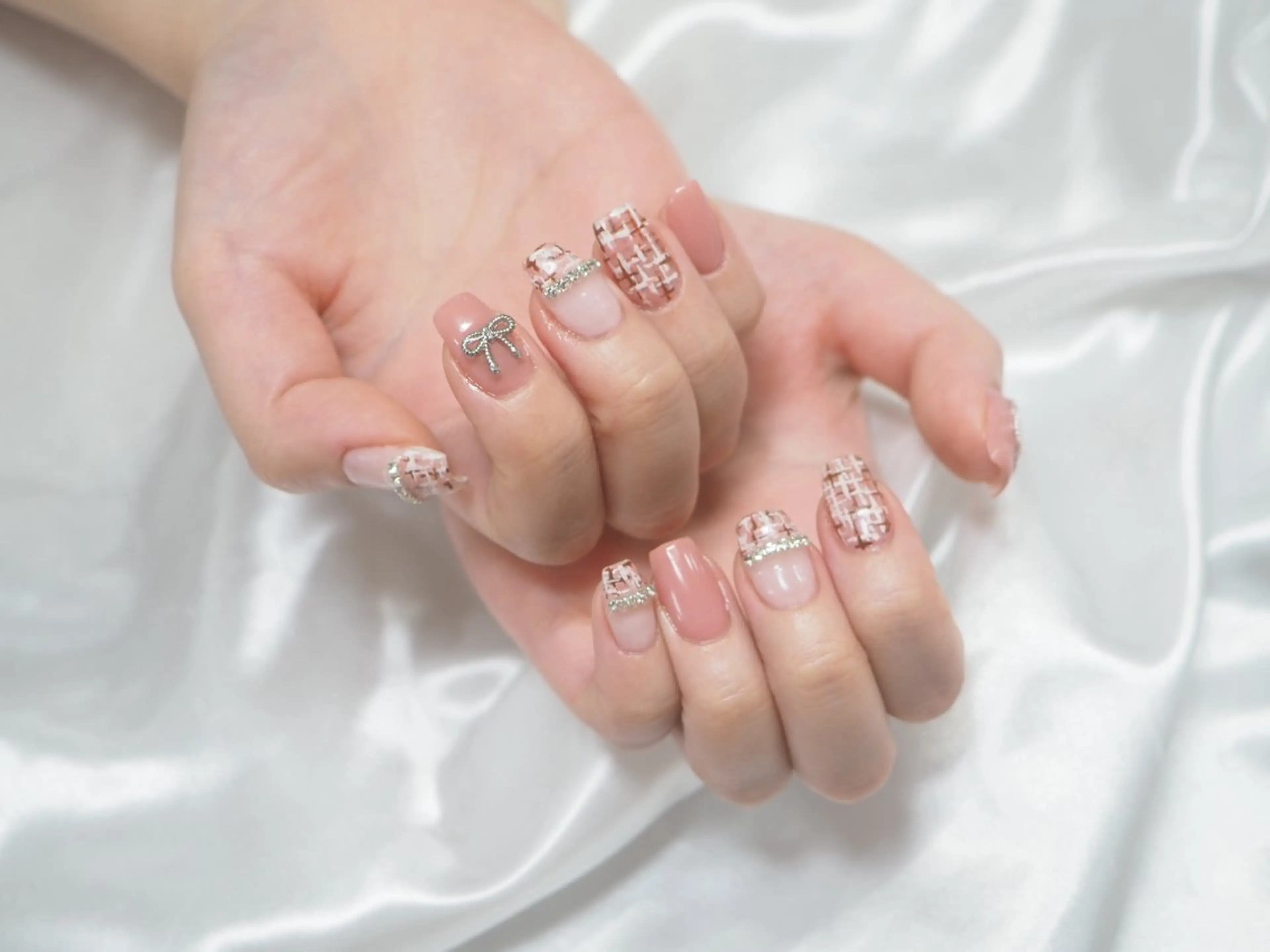 ミディアム ハンドネイル 中道 彩花のネイルデザイン