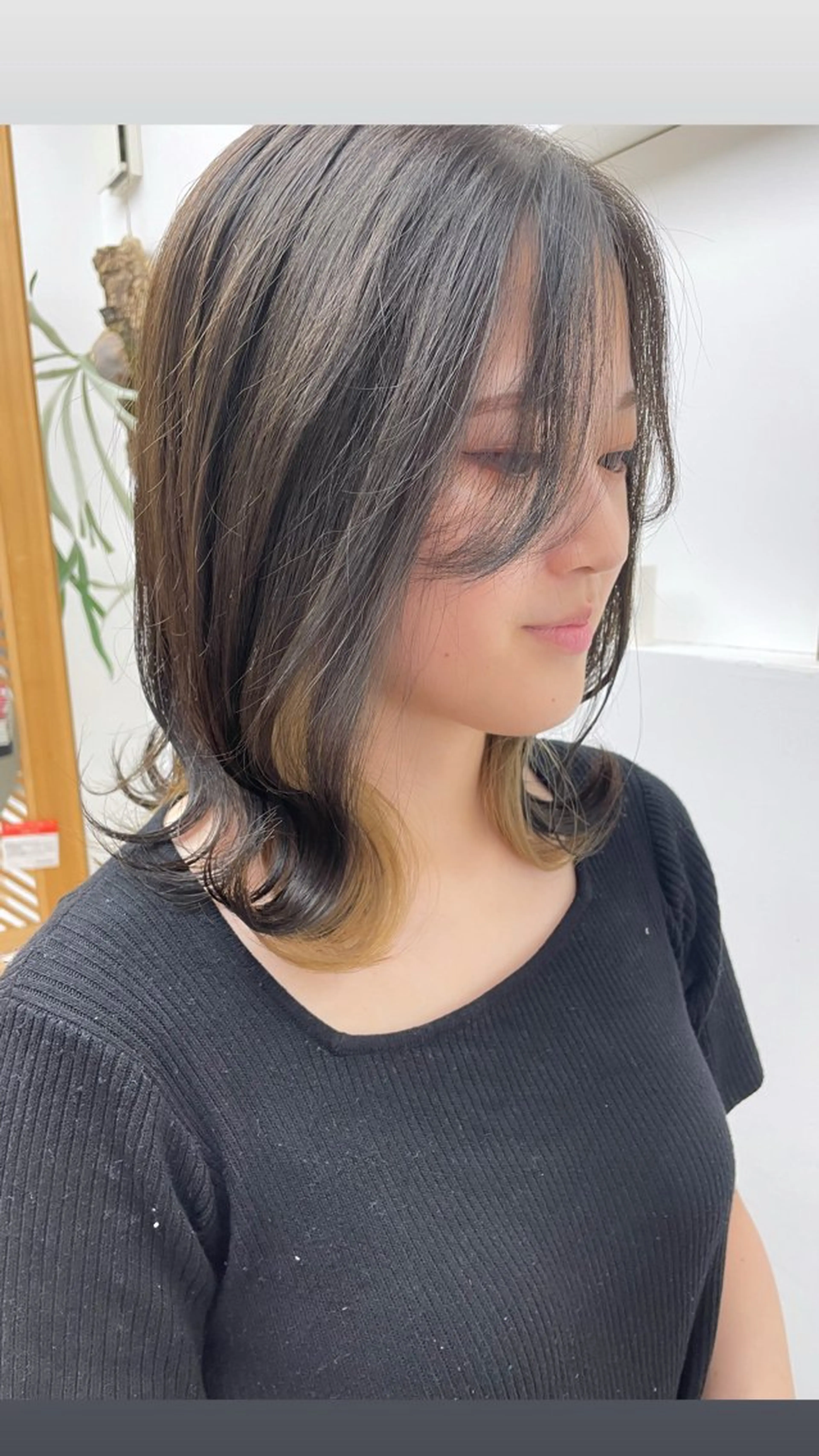 ミディアム カラー ベージュカラー ブリーチ イヤリングカラー グレージュ オリーブグレージュ ヘアカラー 福田千尋/インナー カラー/縮毛矯正のヘアスタイル