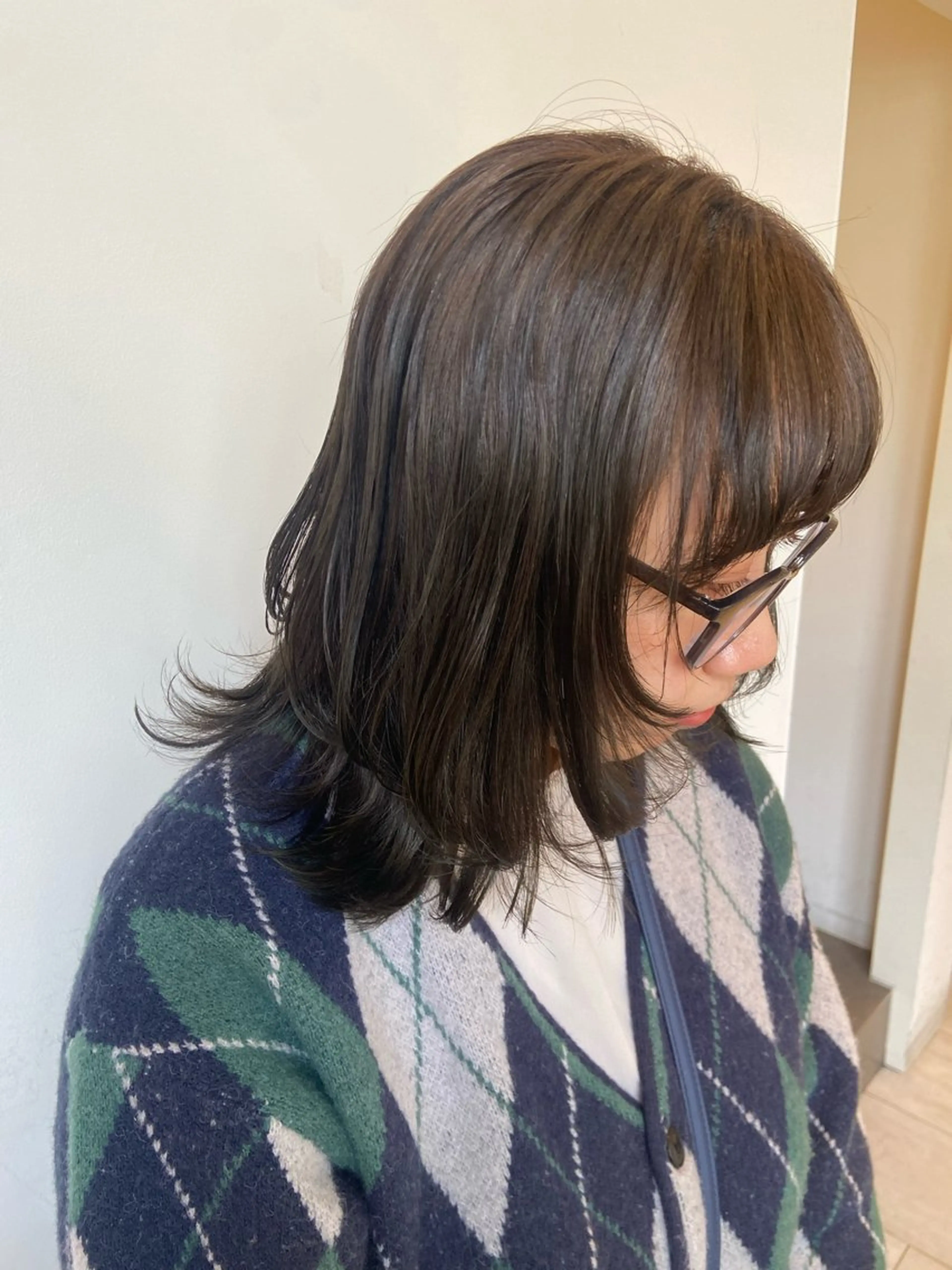 ミディアム _WHITE Renのヘアスタイル