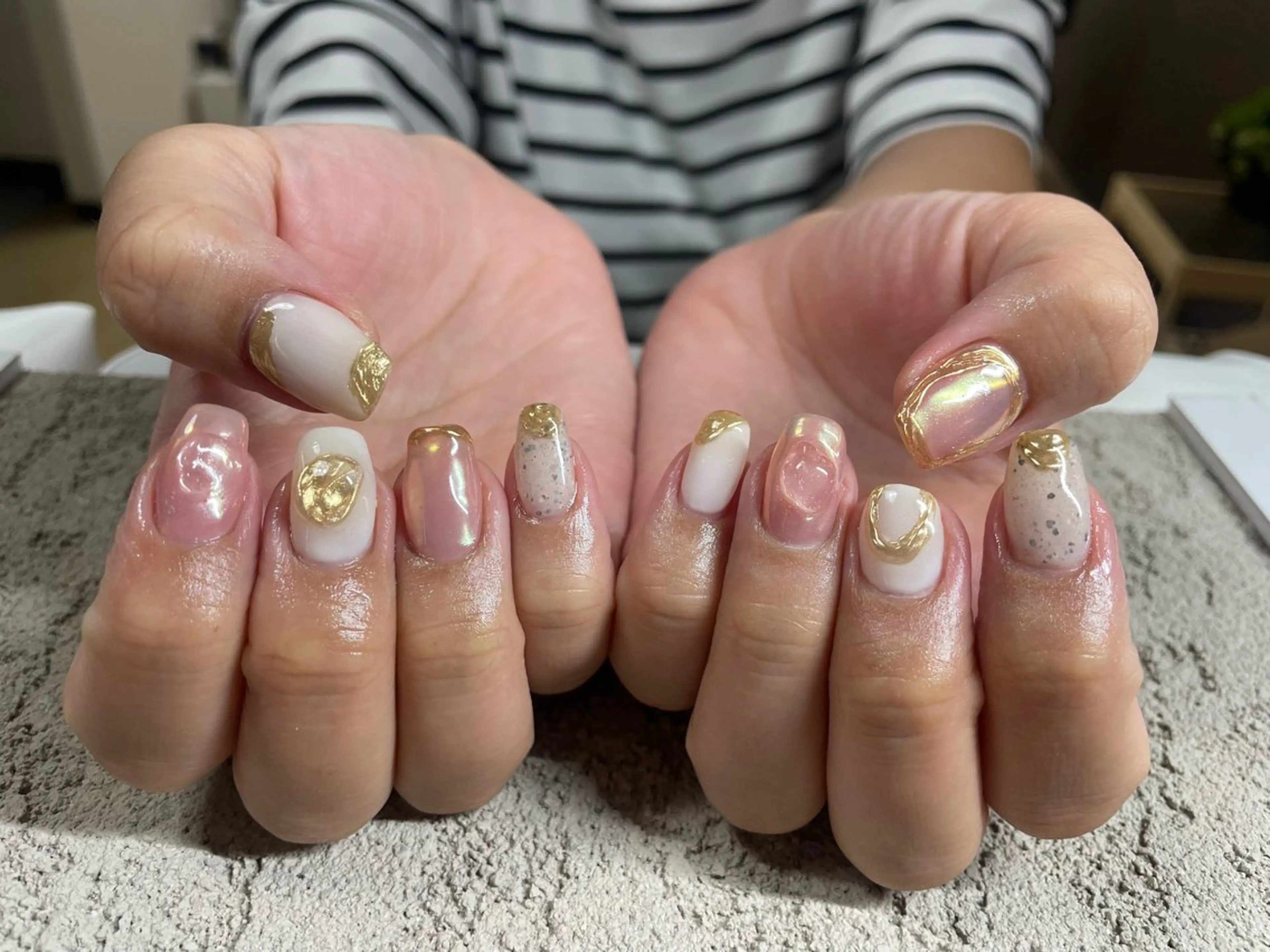 ネイル ゴールド ピンク salon te.のネイルデザイン