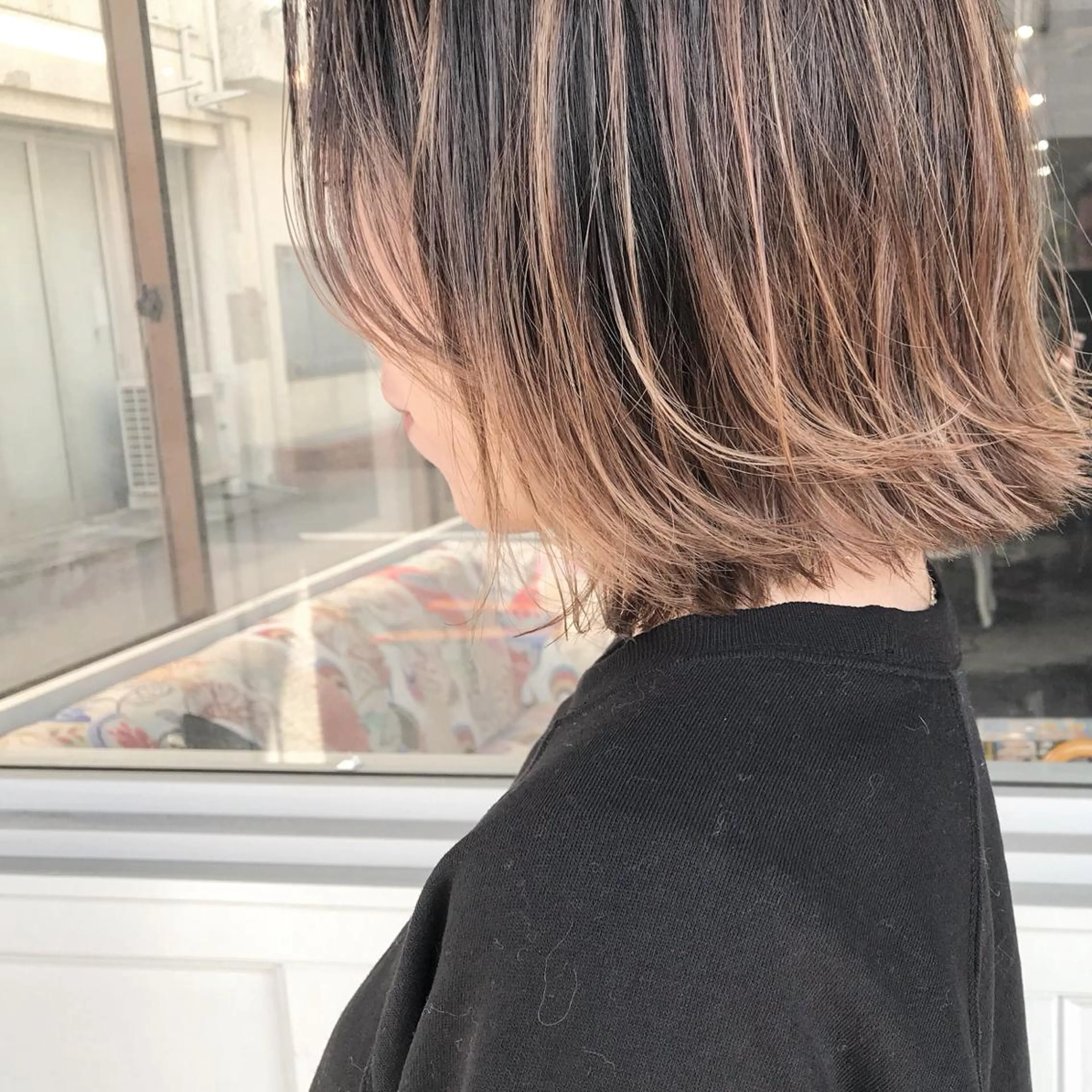 ミディアム カラー ヘアアレンジ バレイヤージュ ベージュカラー ブリーチ グラデーションカラー ハイライトカラー Mariana/ 鶴原-ハイライトのヘアスタイル