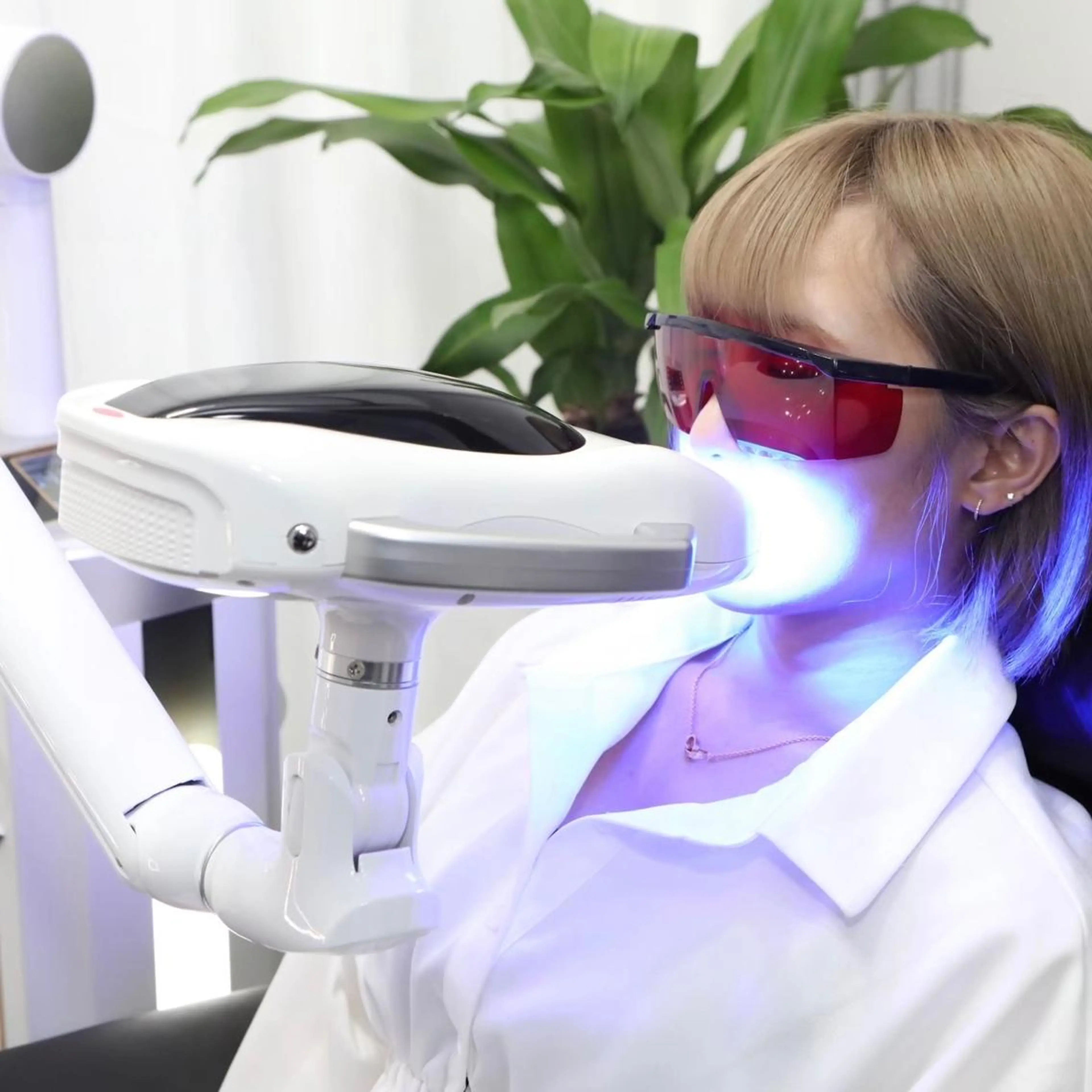 ミディアム カラー パーマ ヘアアレンジ ネイル マツエク・マツパ アイブロウ ホワイト その他 LBSホワイトニング 🌸梅田店公式のその他イメージ