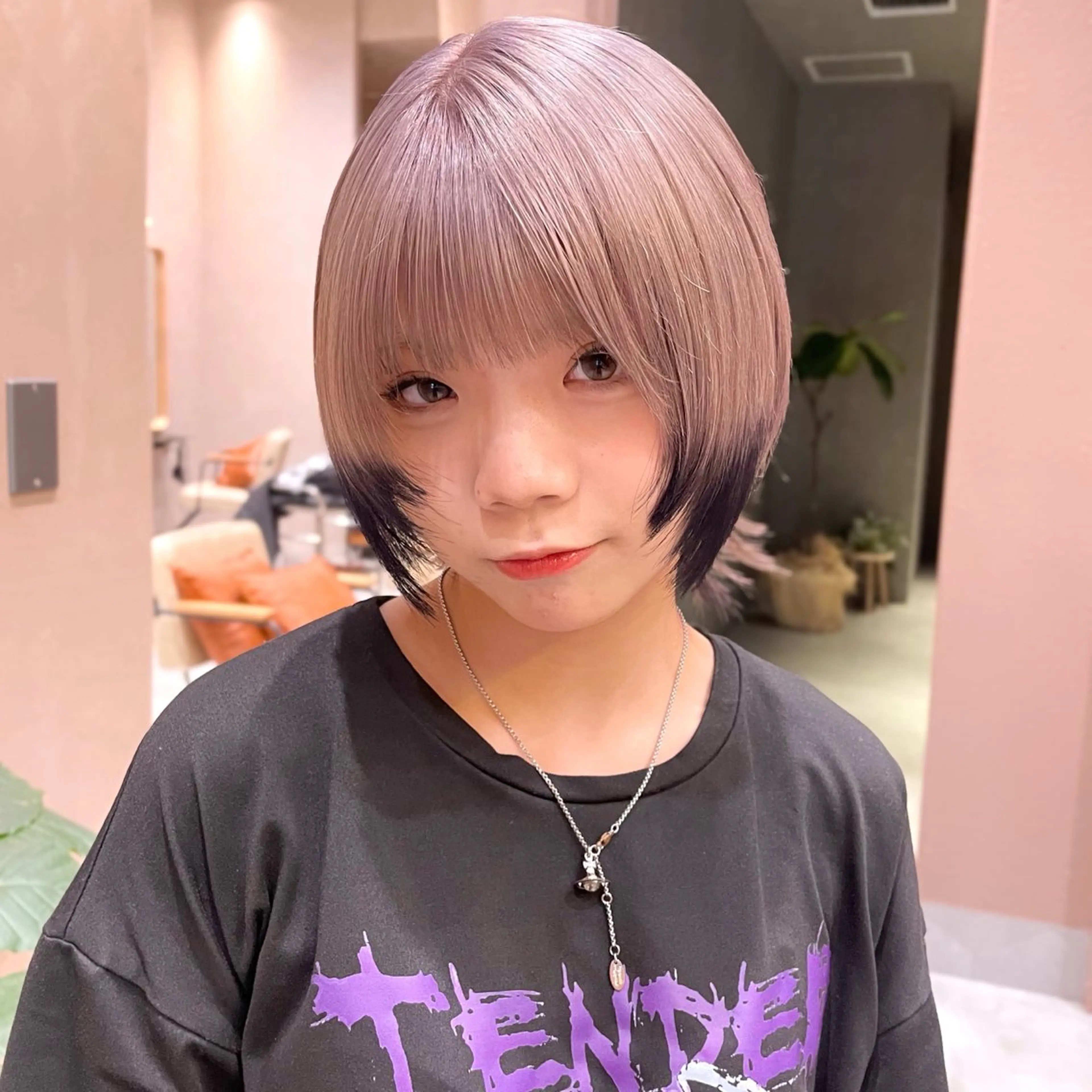 ショート カラー ベージュカラー ブリーチ ホワイトベージュ レイヤー/柔らか 透明感カラー/ゆきなのヘアスタイル