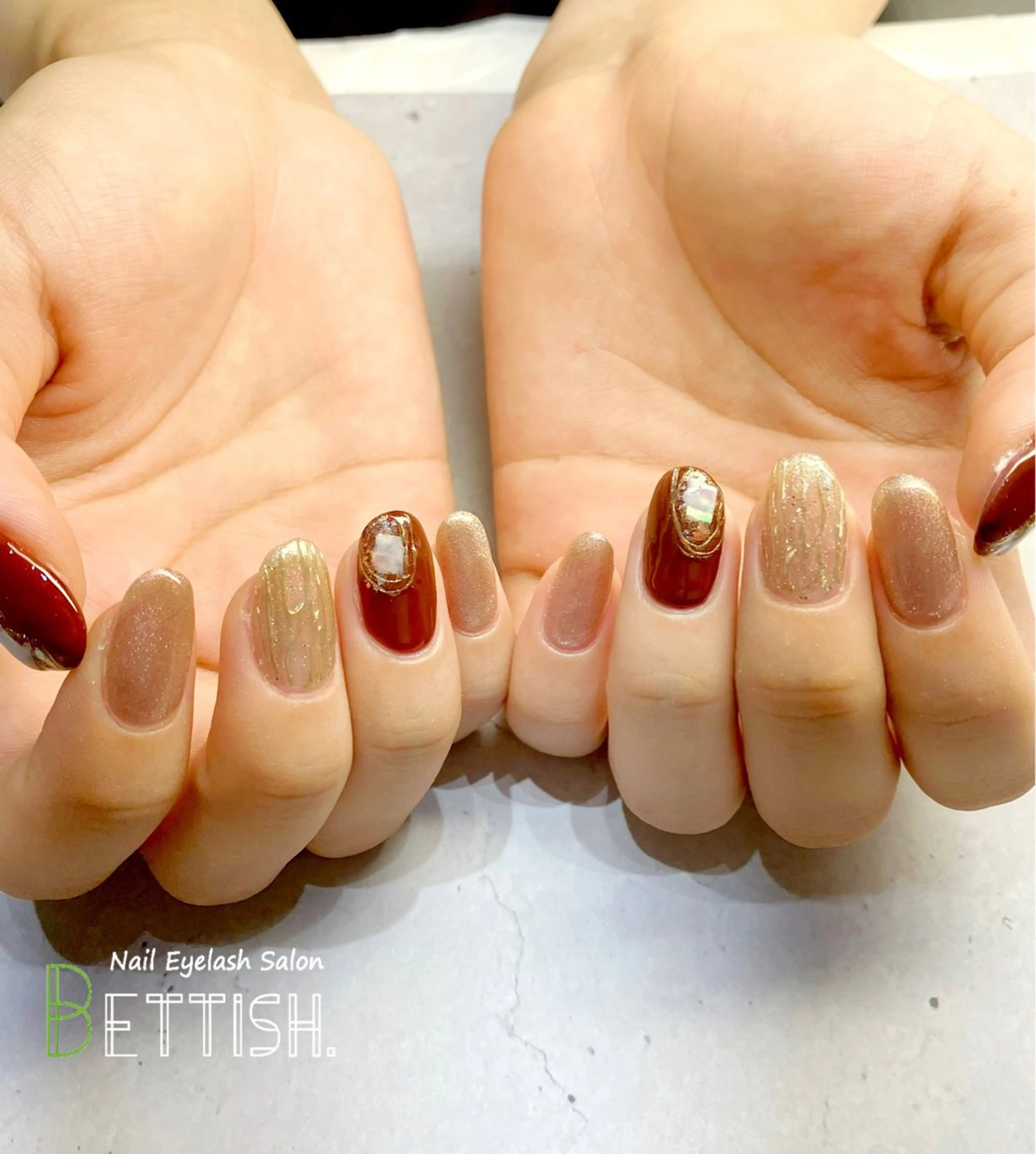 ネイル ブラウン マグネットネイル ニュアンスネイル 赤色 ハンドネイル BETTISH. KUMIKO☺︎︎のネイルデザイン