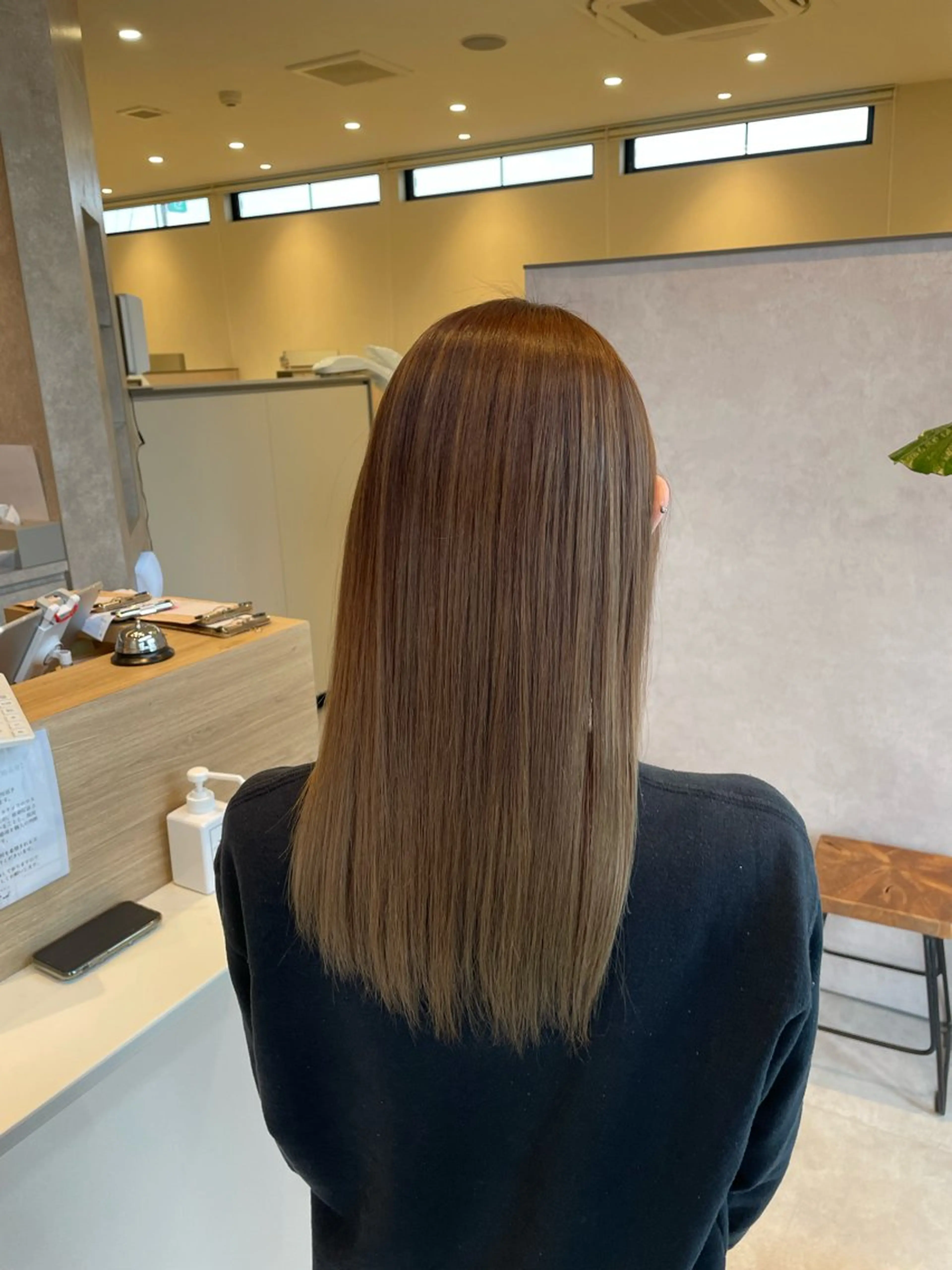 カラー バレイヤージュ ベージュカラー ブリーチ ダブルカラー ブリーチなしカラー 伊藤 未夢のヘアスタイル