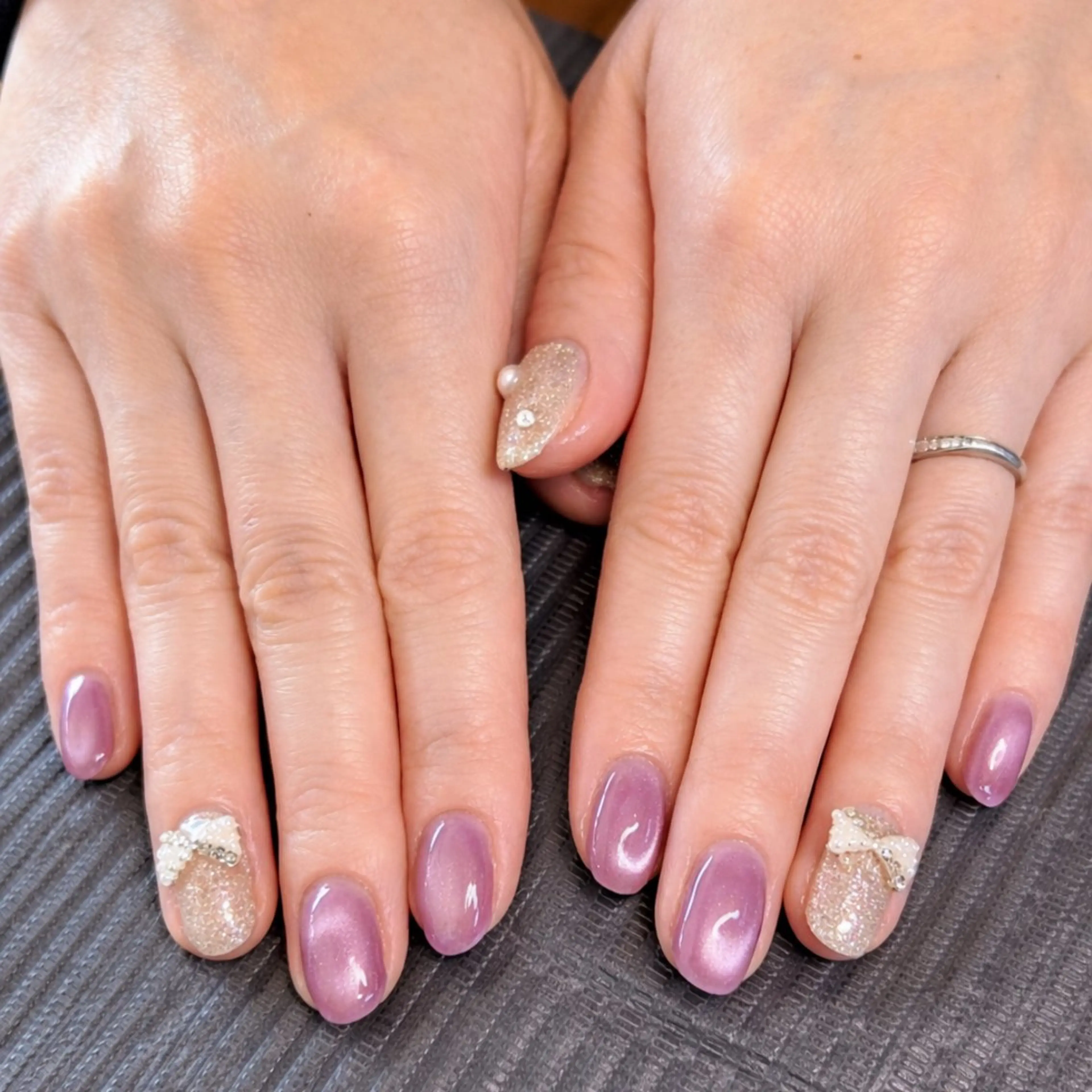 ネイル ラメ(グリッター) マグネットネイル パープル リボン シンプルネイル Kii nailのネイルデザイン