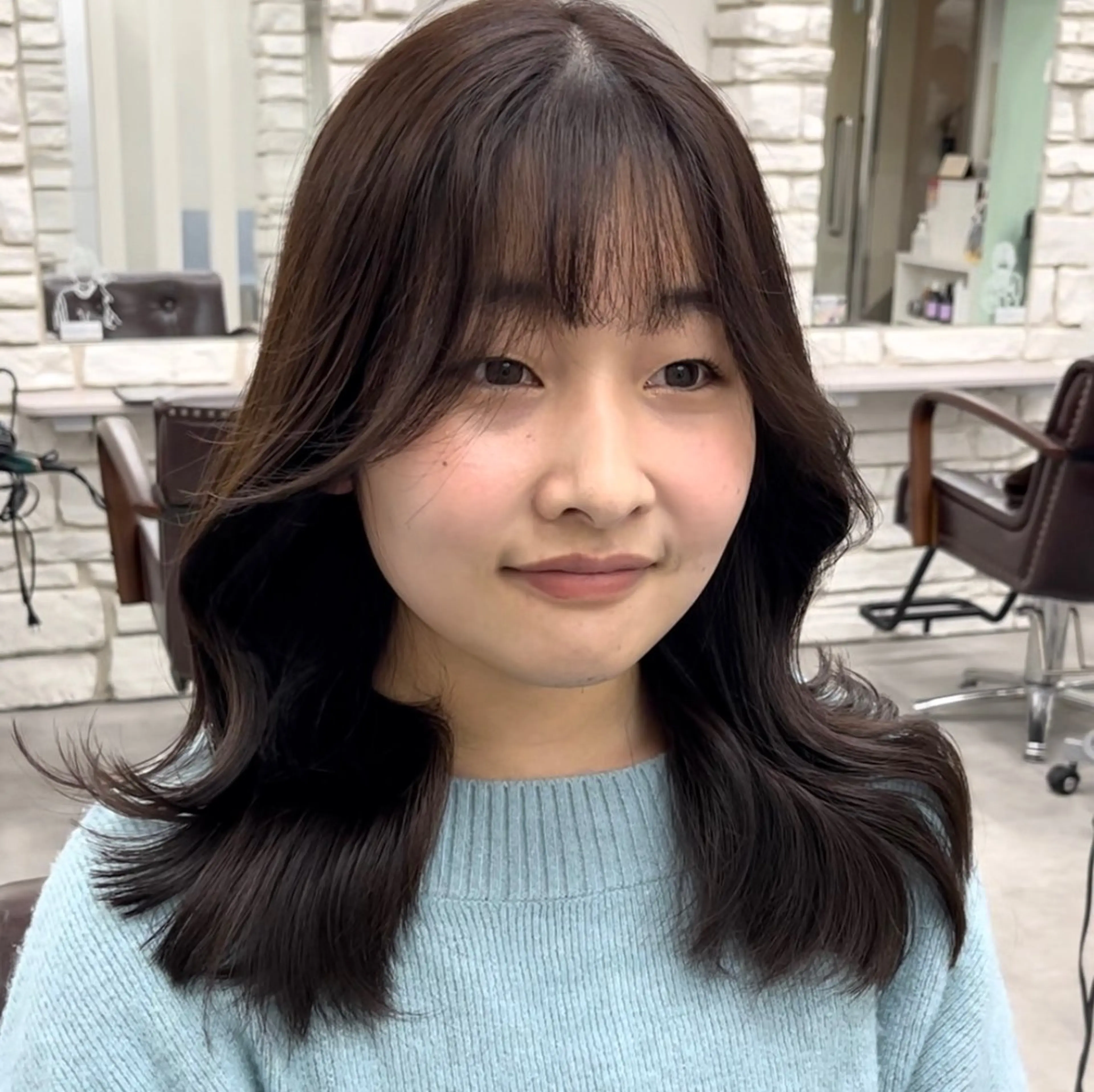 セミロング カラー くびれヘア カット ヘアカラー トリートメント 巻ける髪質改善で美髪 にデザイン✨/よしみのヘアスタイル