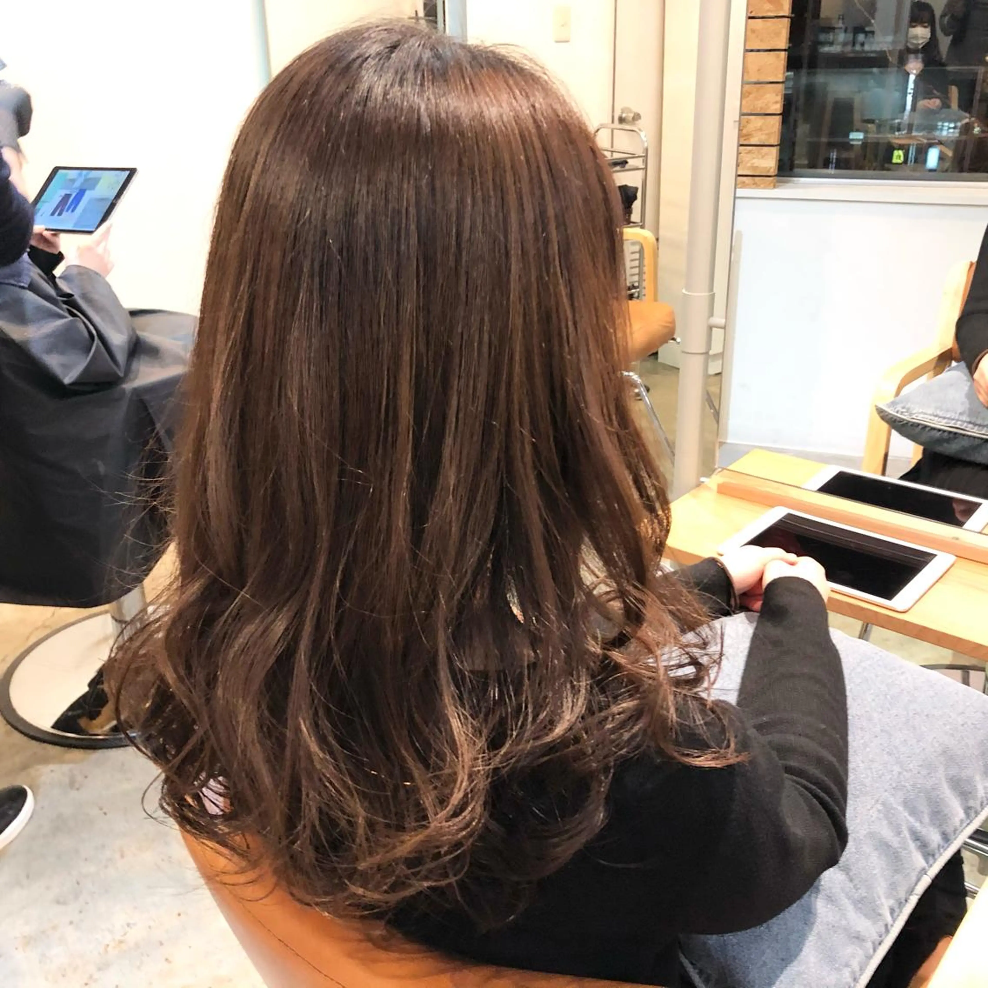 セミロング パーマ トリートメント 江里 太介のヘアスタイル