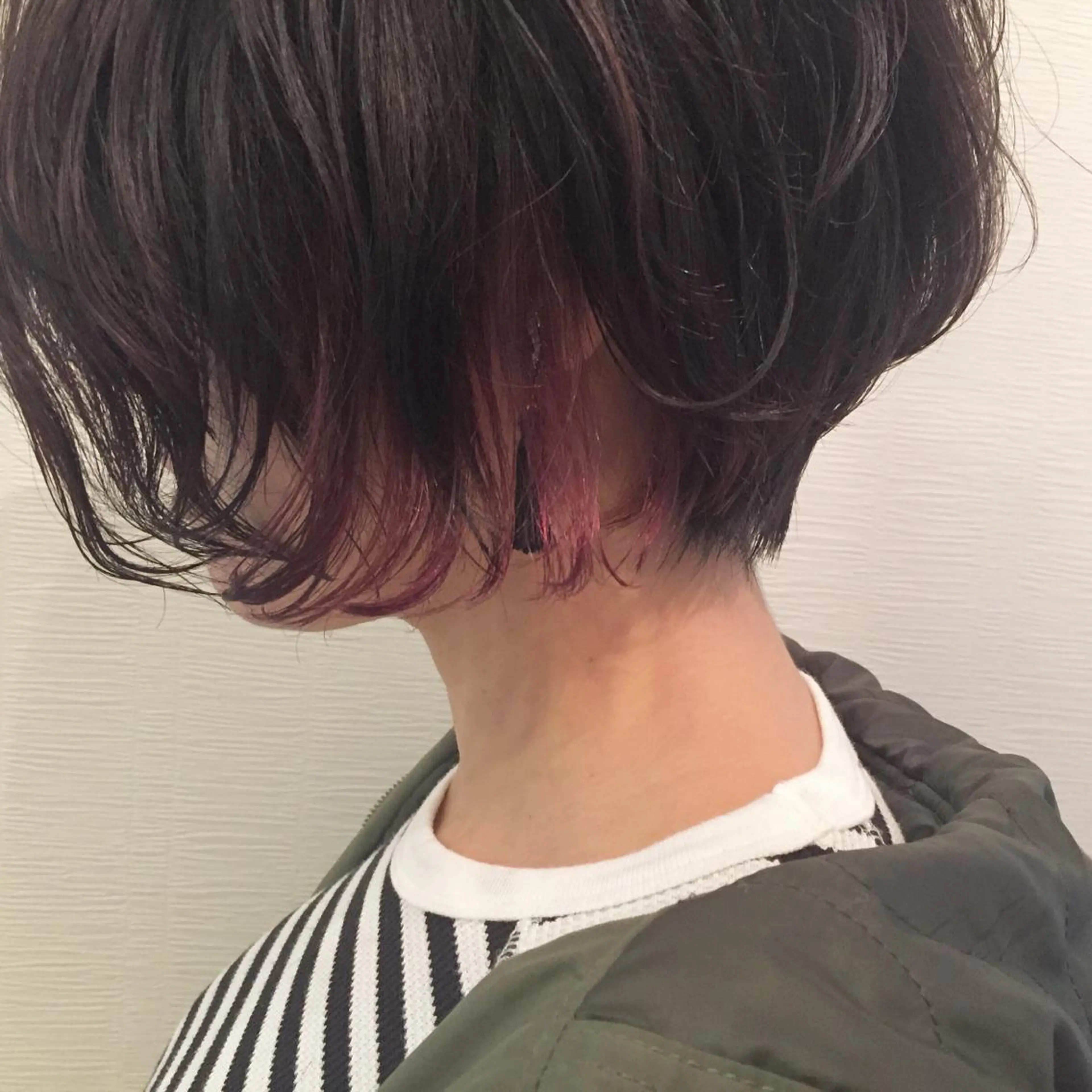 ショート カラー ブリーチ ボルドーカラー ダブルカラー ハイライトカラー インナーカラー カット ヘアカラー トリートメント toiro by lien hair atelier所属・池田 真由美のヘアスタイル