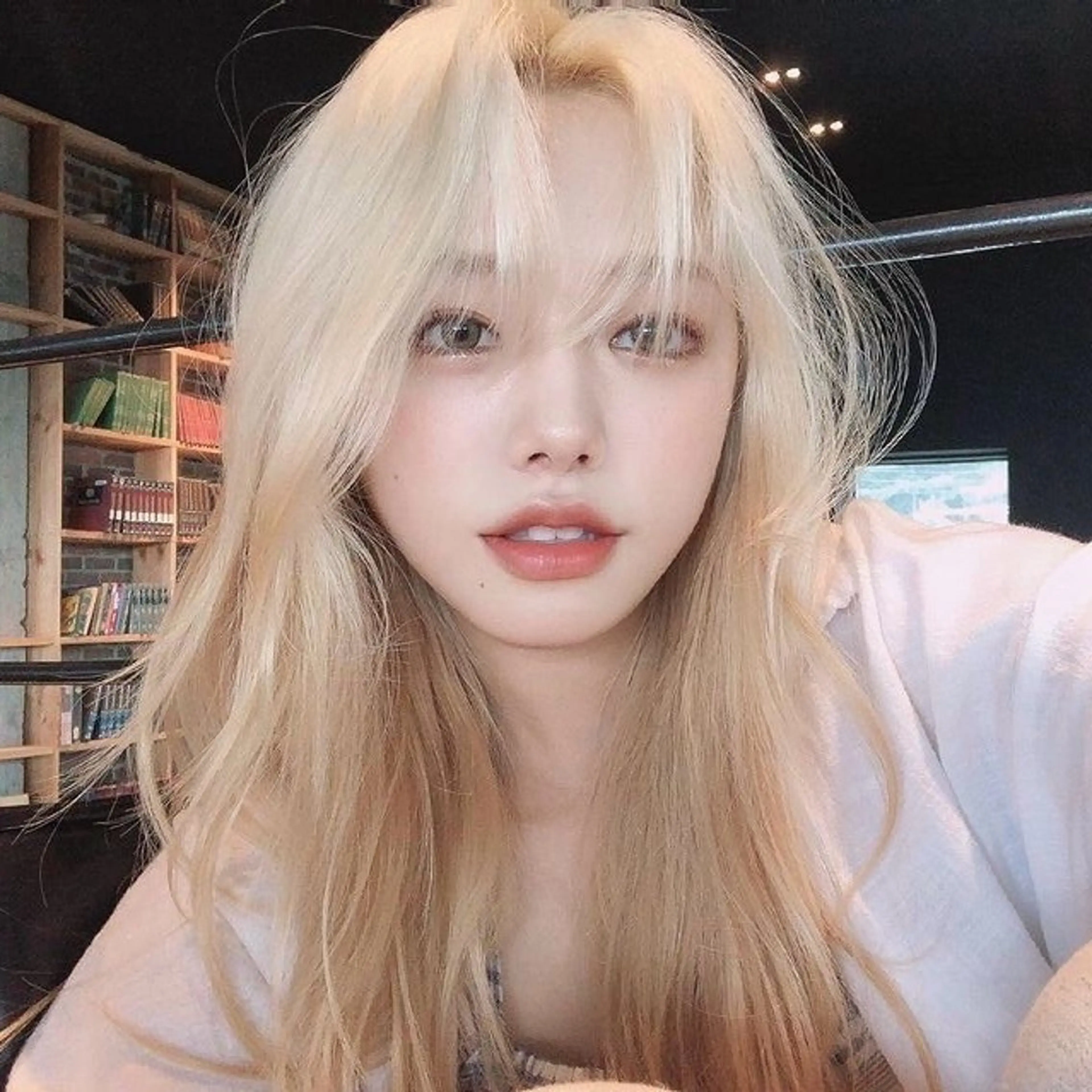 ロング カラー ヘアカラー ブリーチカラー 🩵MIZUKIのヘアスタイル