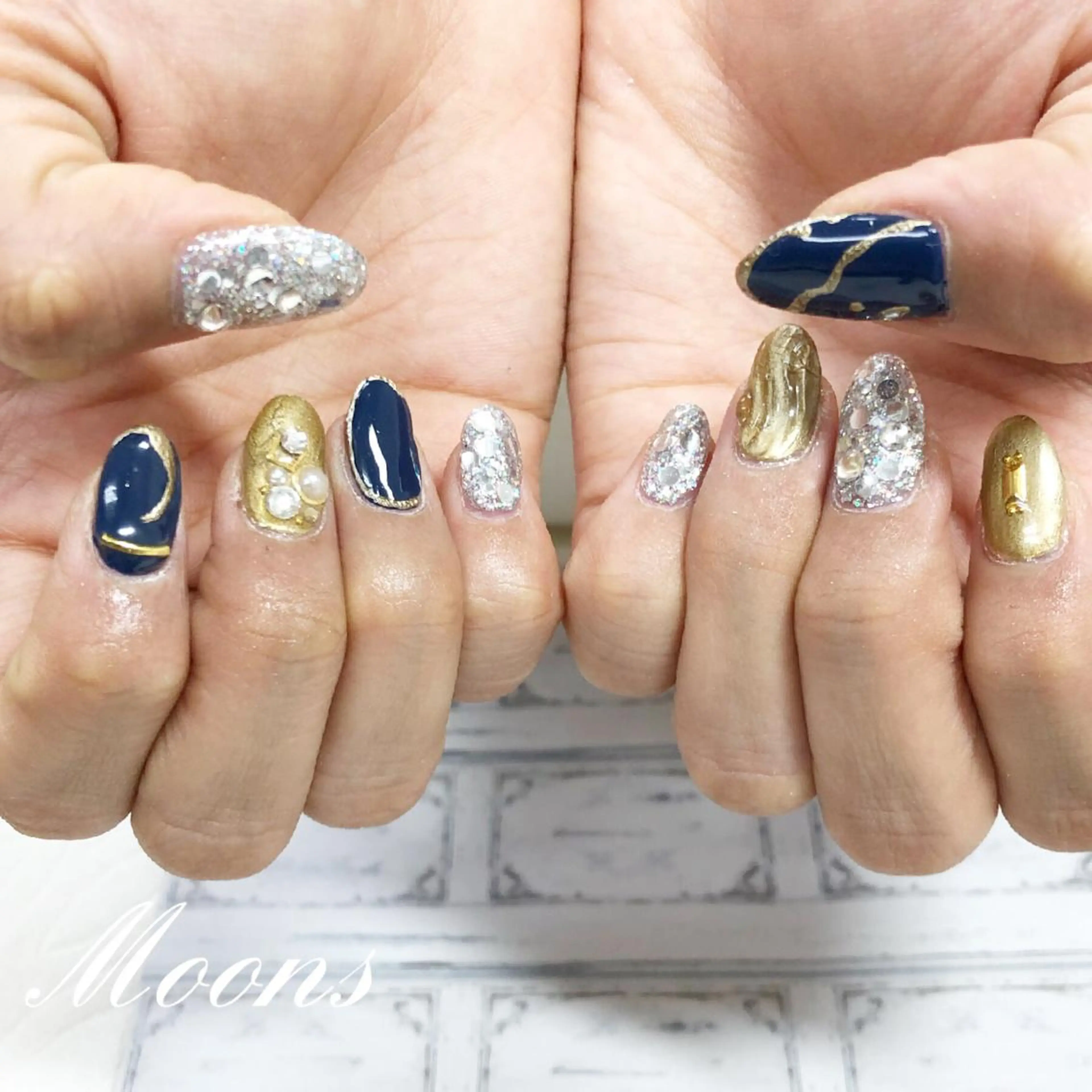 ネイル 成人式 ゴージャス キラキラネイル ラメ(グリッター) ミラーネイル 美肌・美爪育成サロン ムーンズのネイルデザイン