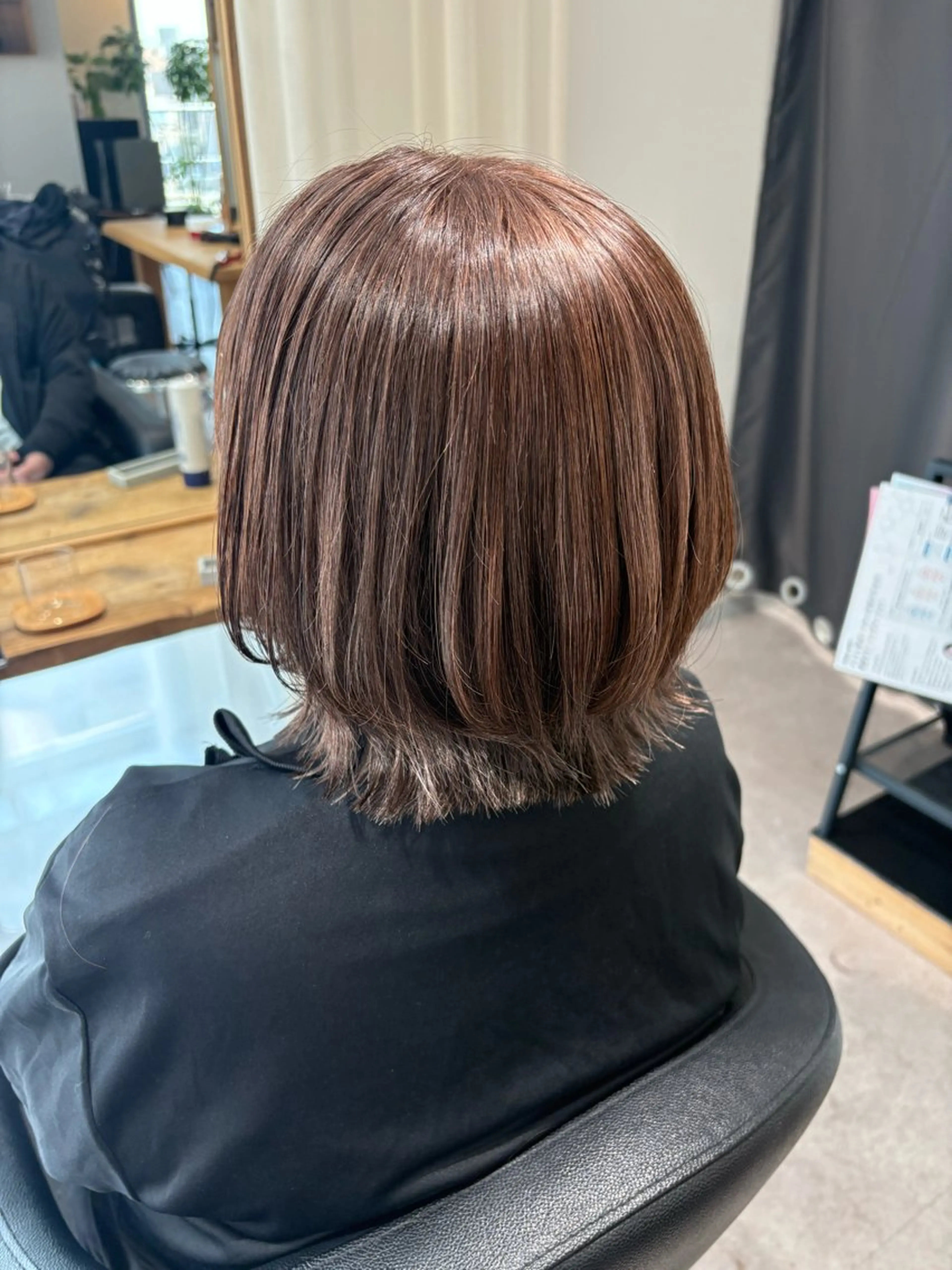 ショート カラー 外ハネヘア カット aina / n.w.hのヘアスタイル