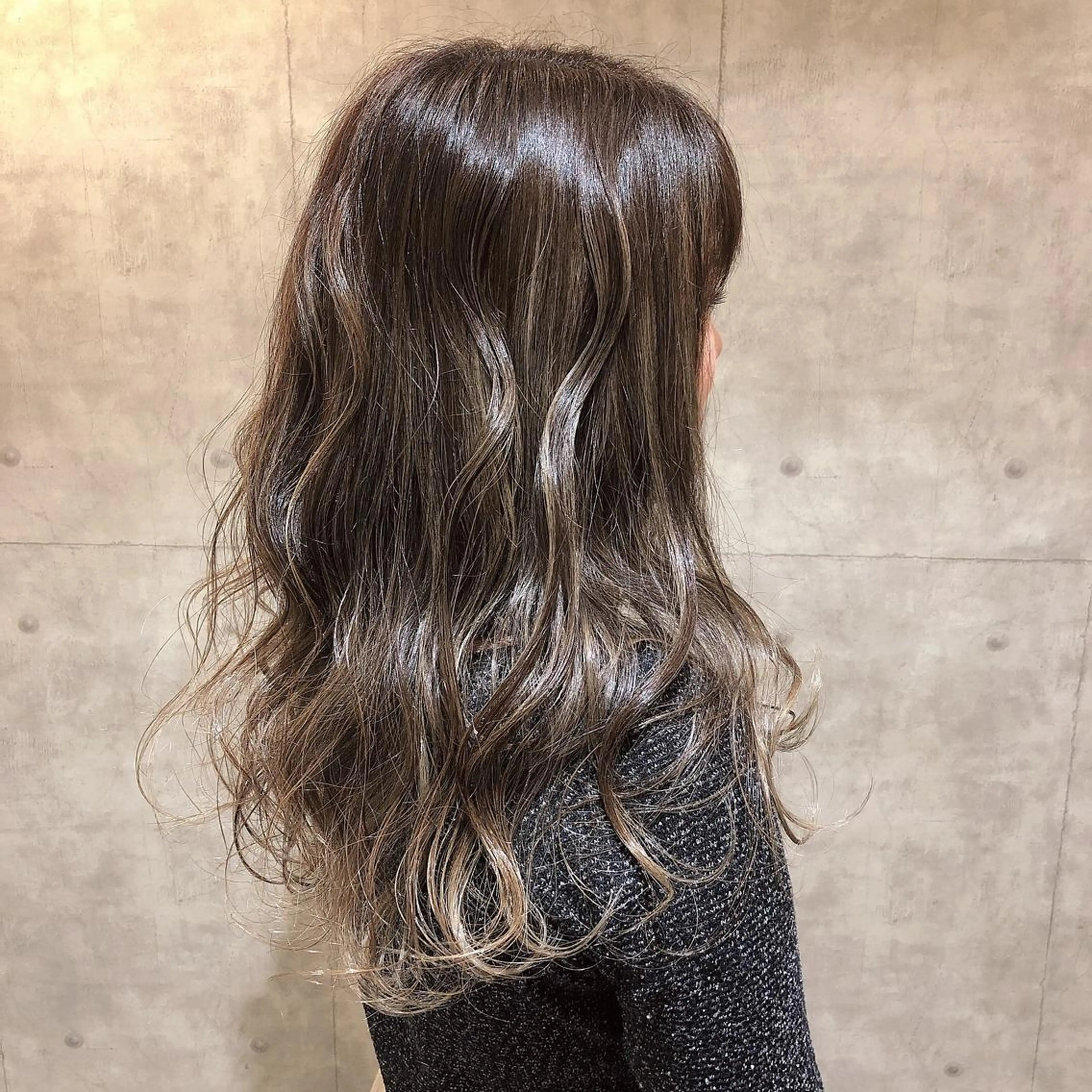 ロング カラー アッシュ 🪞顔周りカット🪞 北里朋子のヘアスタイル