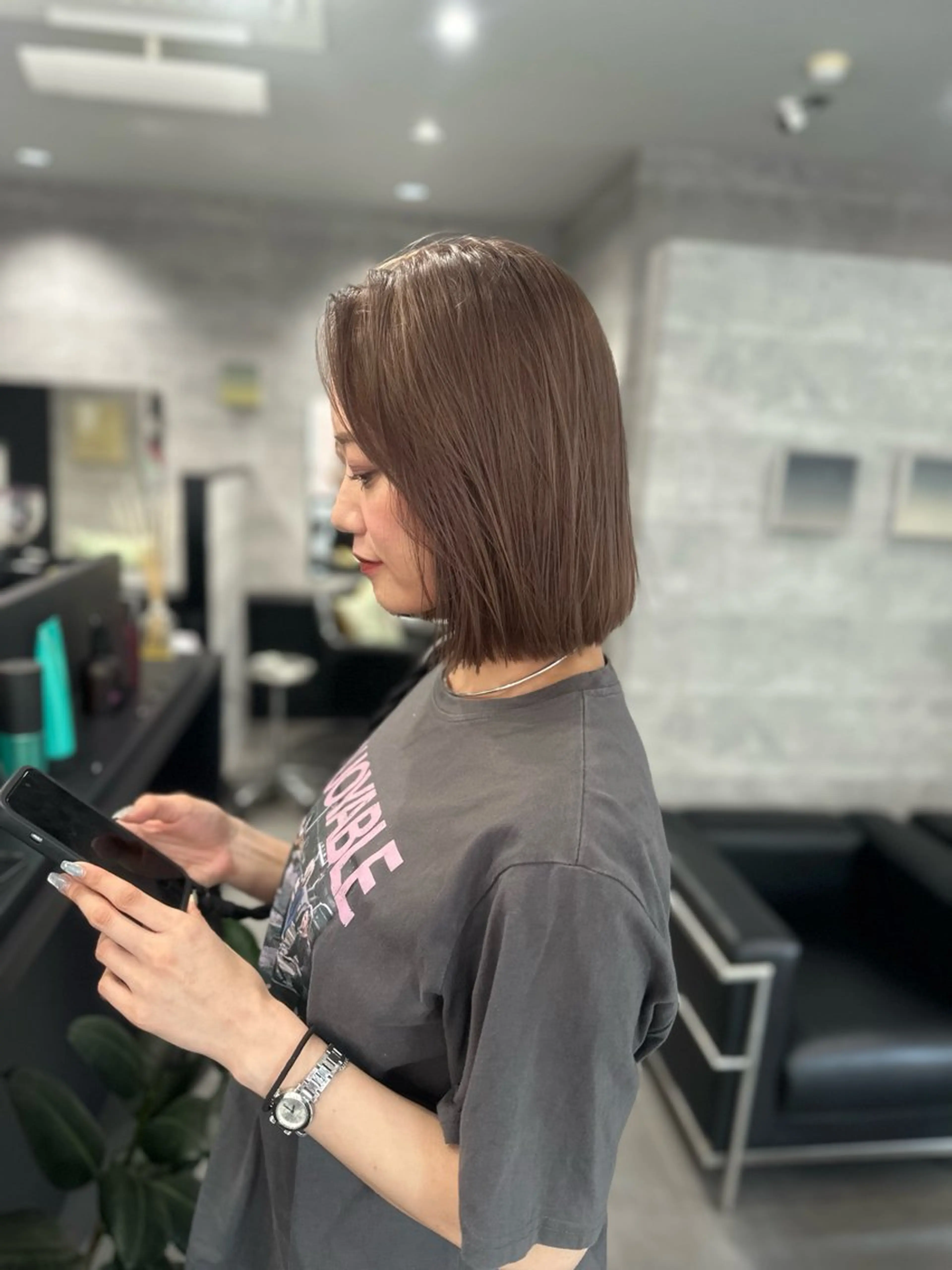 ミディアム カラー 佐藤 琴美のヘアスタイル