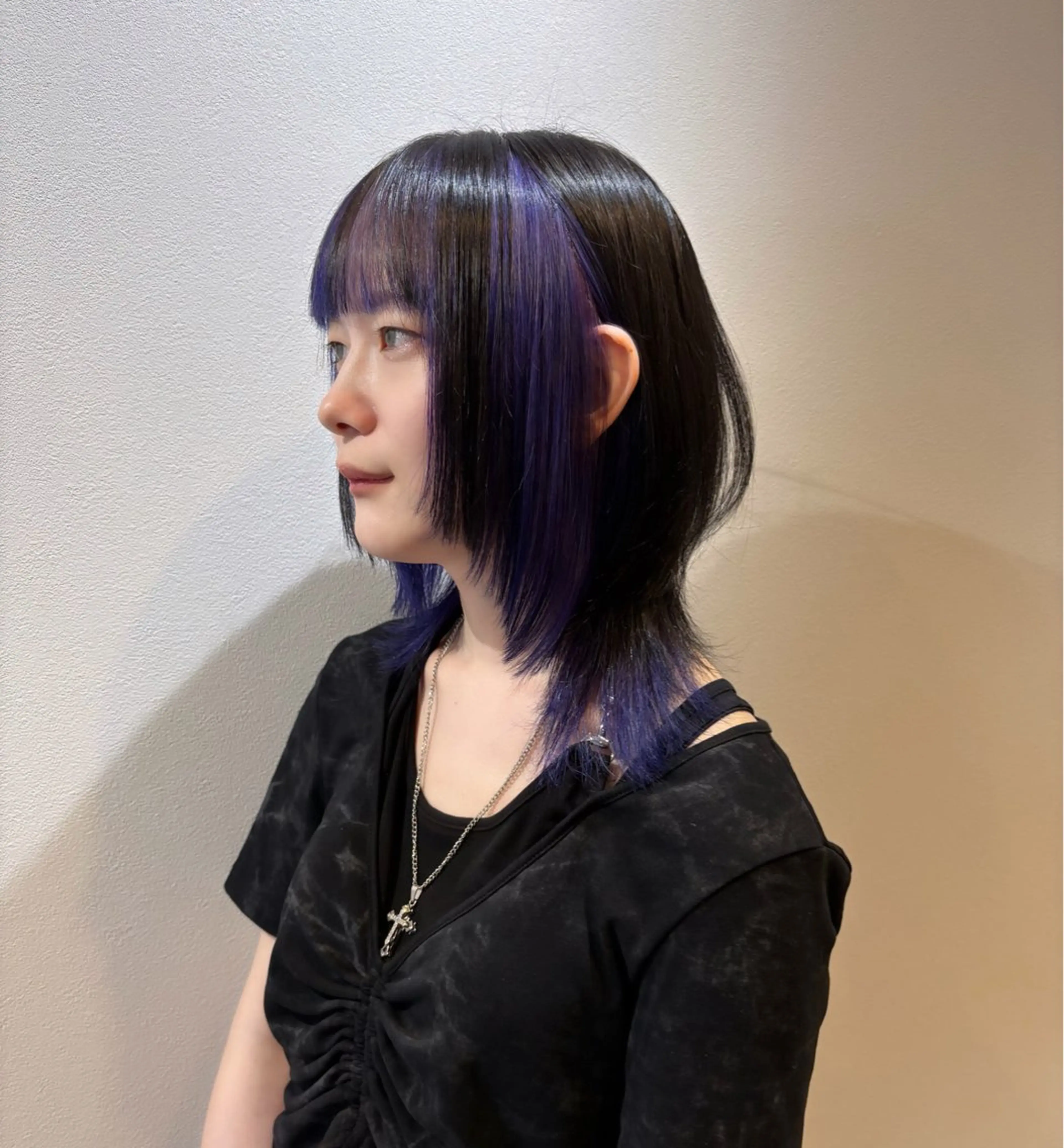 ミディアム パープルカラー ウルフカット カット ヘアカラー トリートメント ショート/レイヤー/ ボブ/安本和史のヘアスタイル