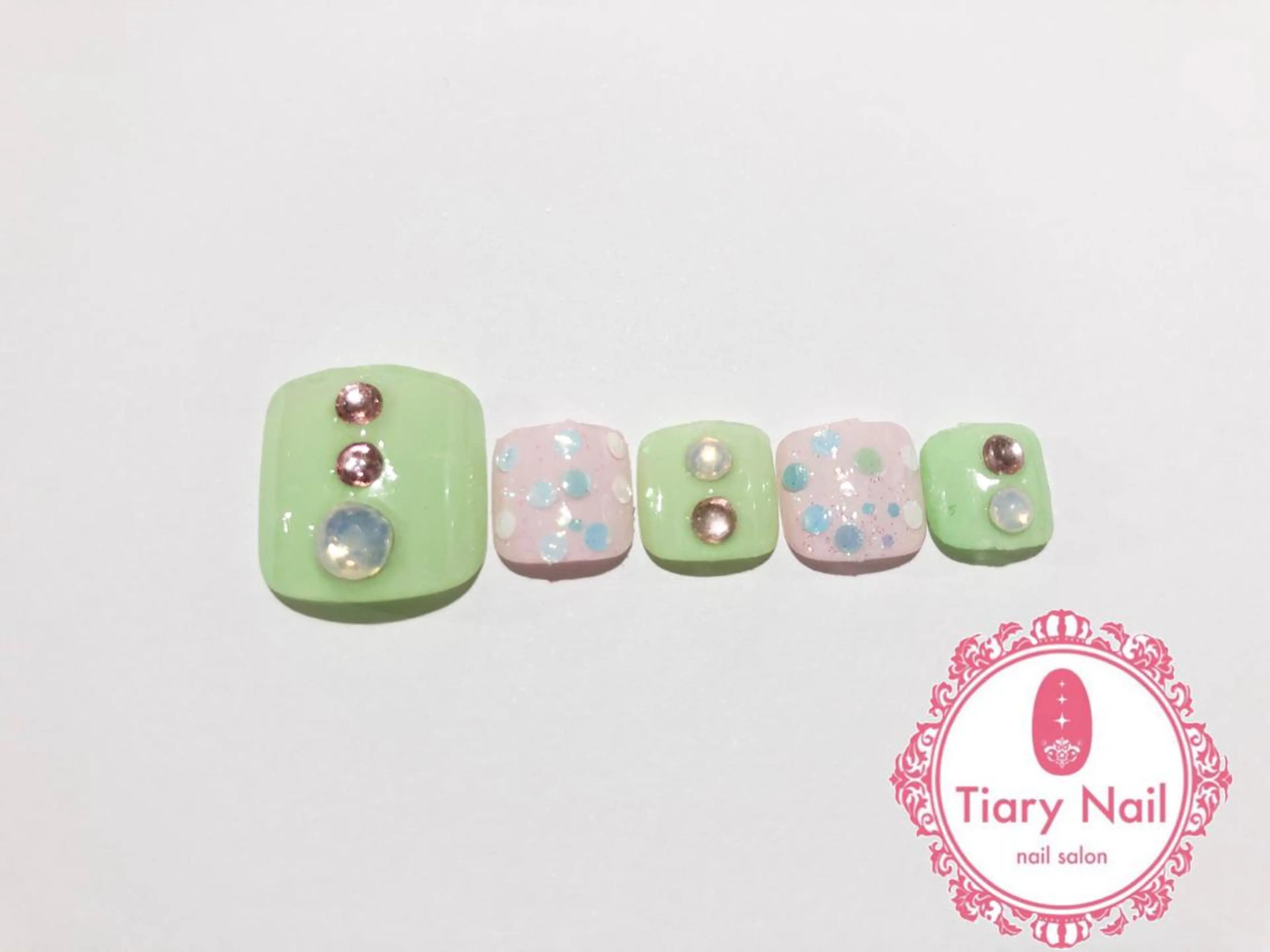 ネイル tiarynail K K🐼のネイルデザイン