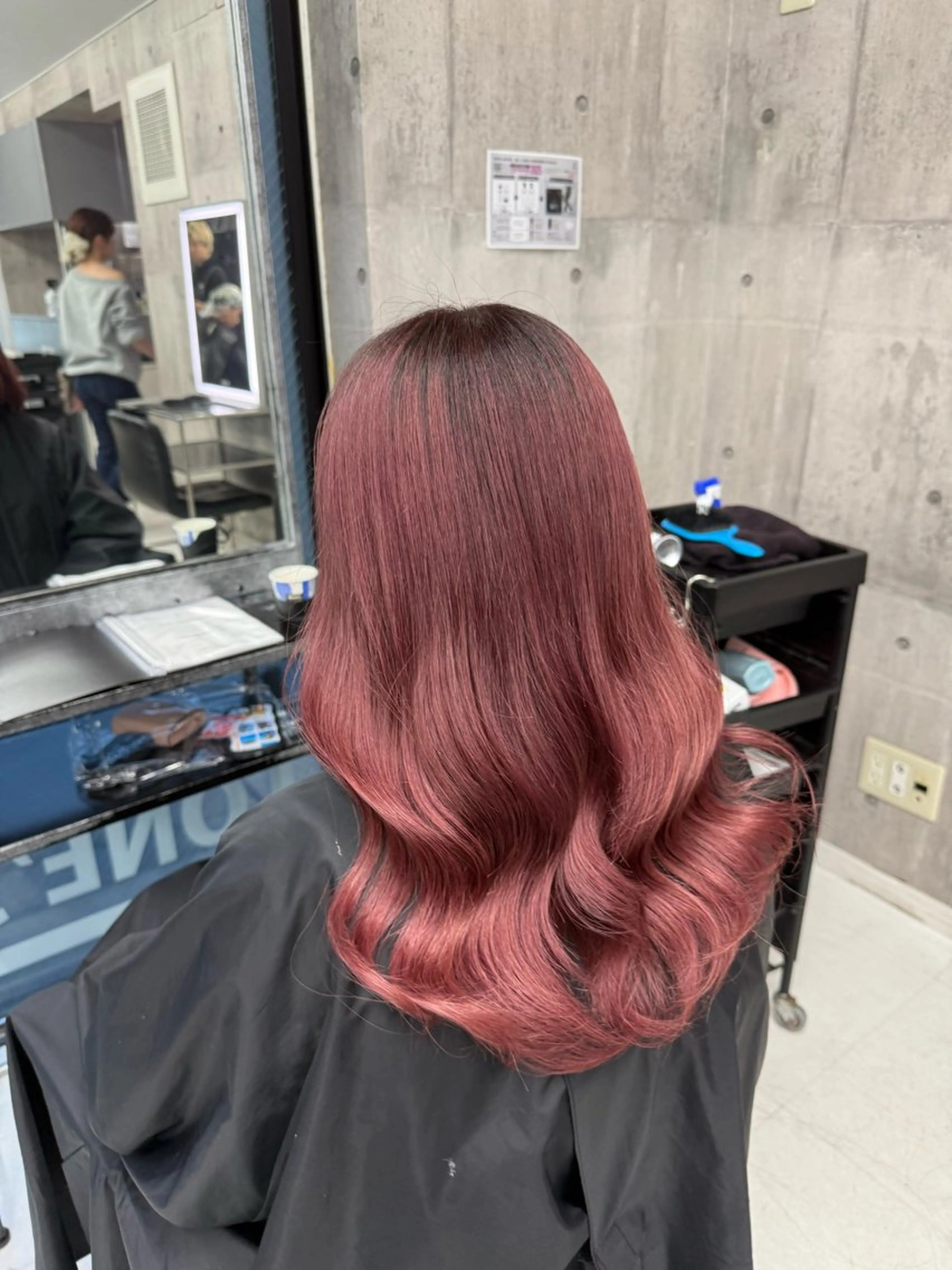 セミロング カラー メンズ メンズバレイヤージュ メンズブリーチ メンズハイライト メンズハイトーン メンズインナーカラー ヘアカラー トリートメント ☁️かずき☁️青.紫 推し活カラー💫のヘアスタイル