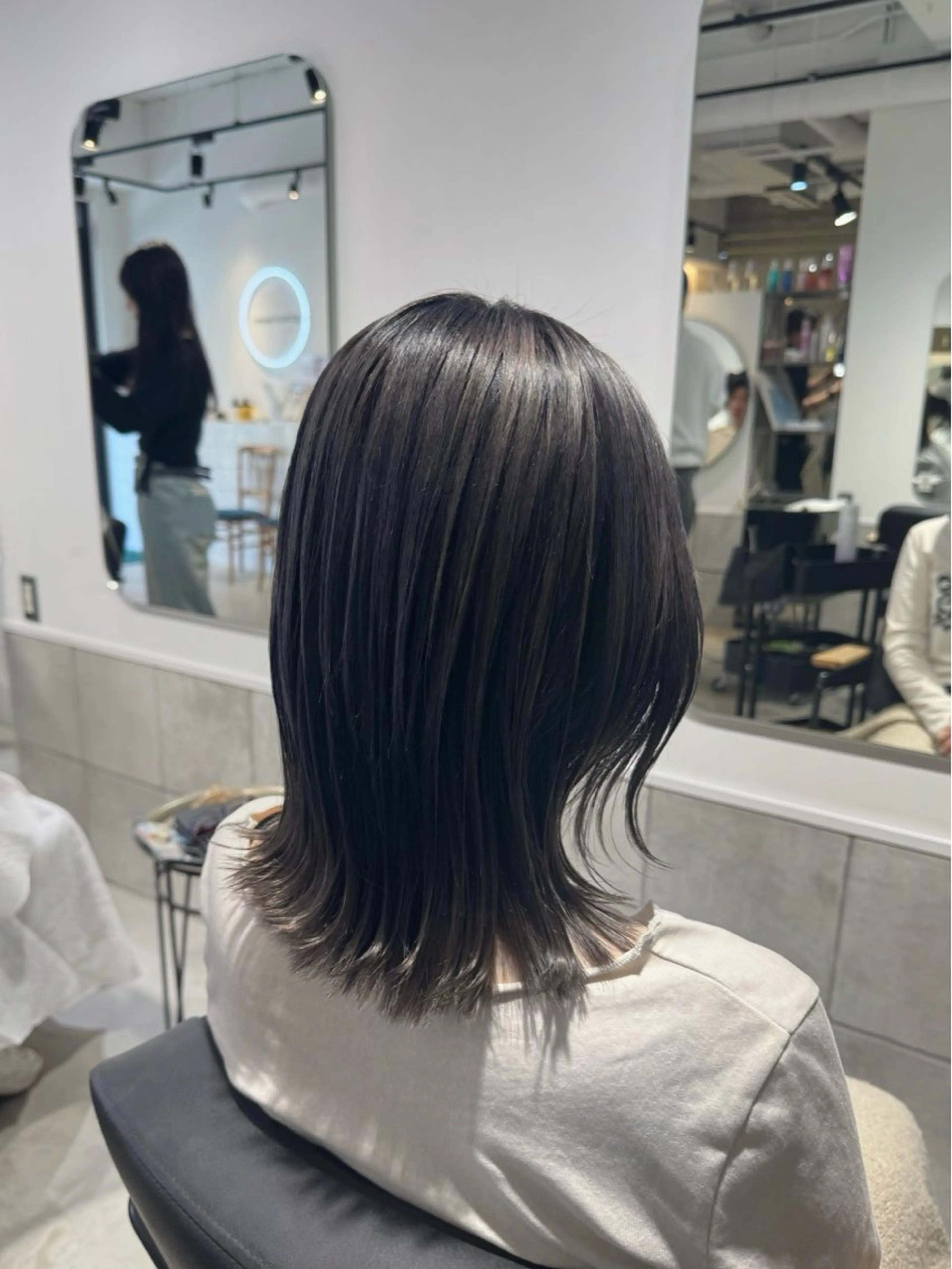 ミディアム カラー ヘアカラー 𝐇𝐢𝐧𝐚 ⟡.·のヘアスタイル