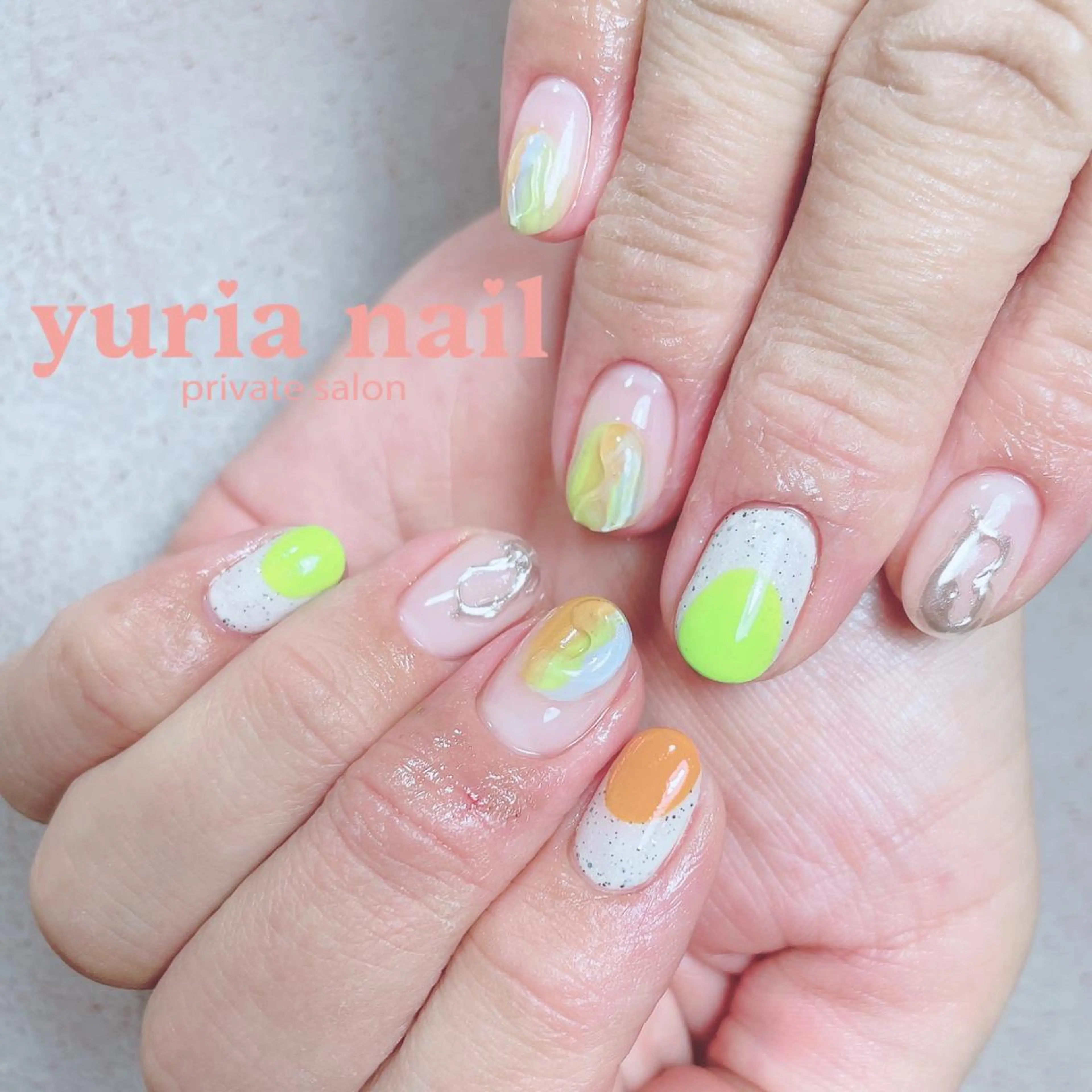 ネイル ジェルネイル グリーン ニュアンスネイル オレンジ ハンドネイル 小林 ゆりあのネイルデザイン