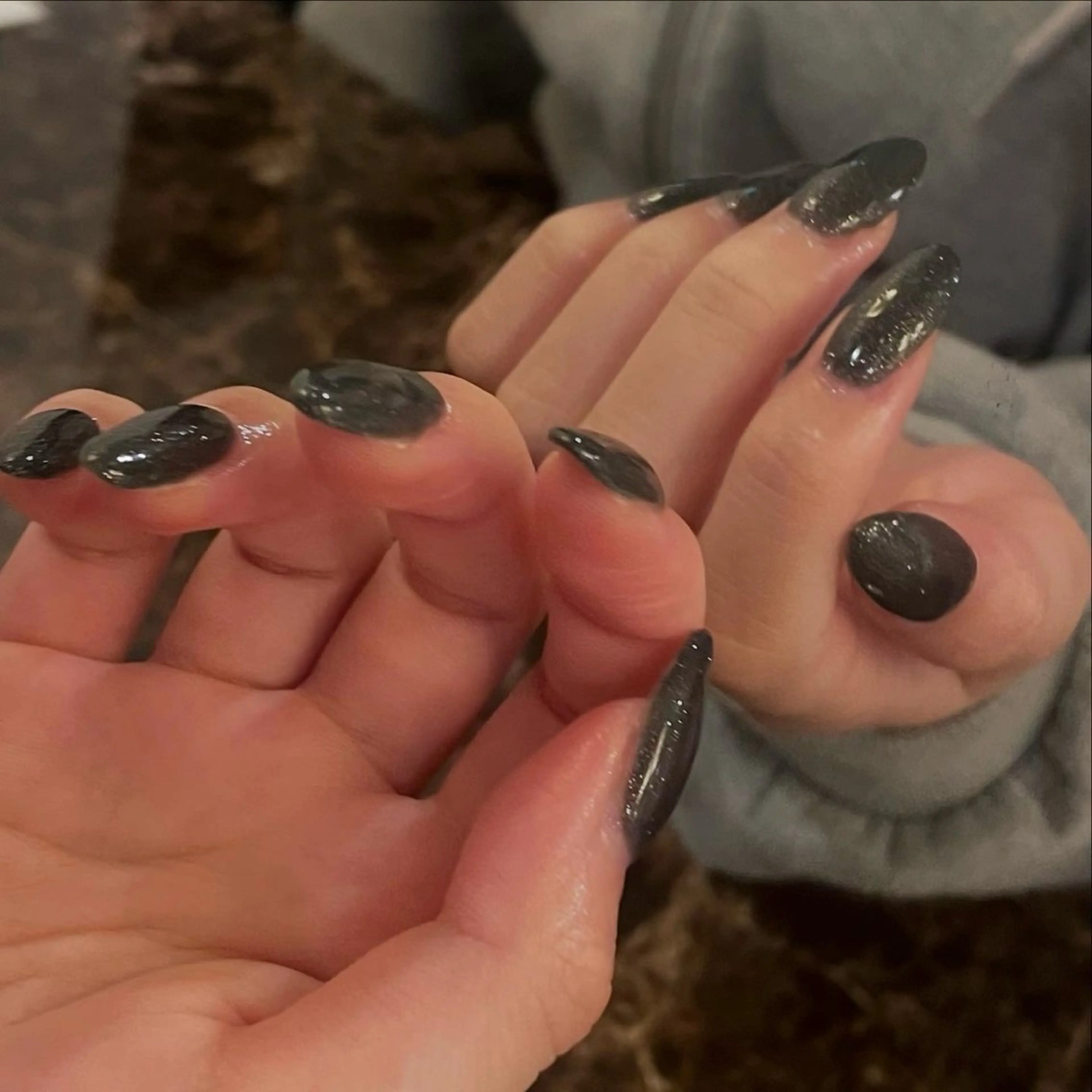 ネイル ハンドネイル 𝑟𝑖𝑠𝑎 🕯‎🤍のネイルデザイン