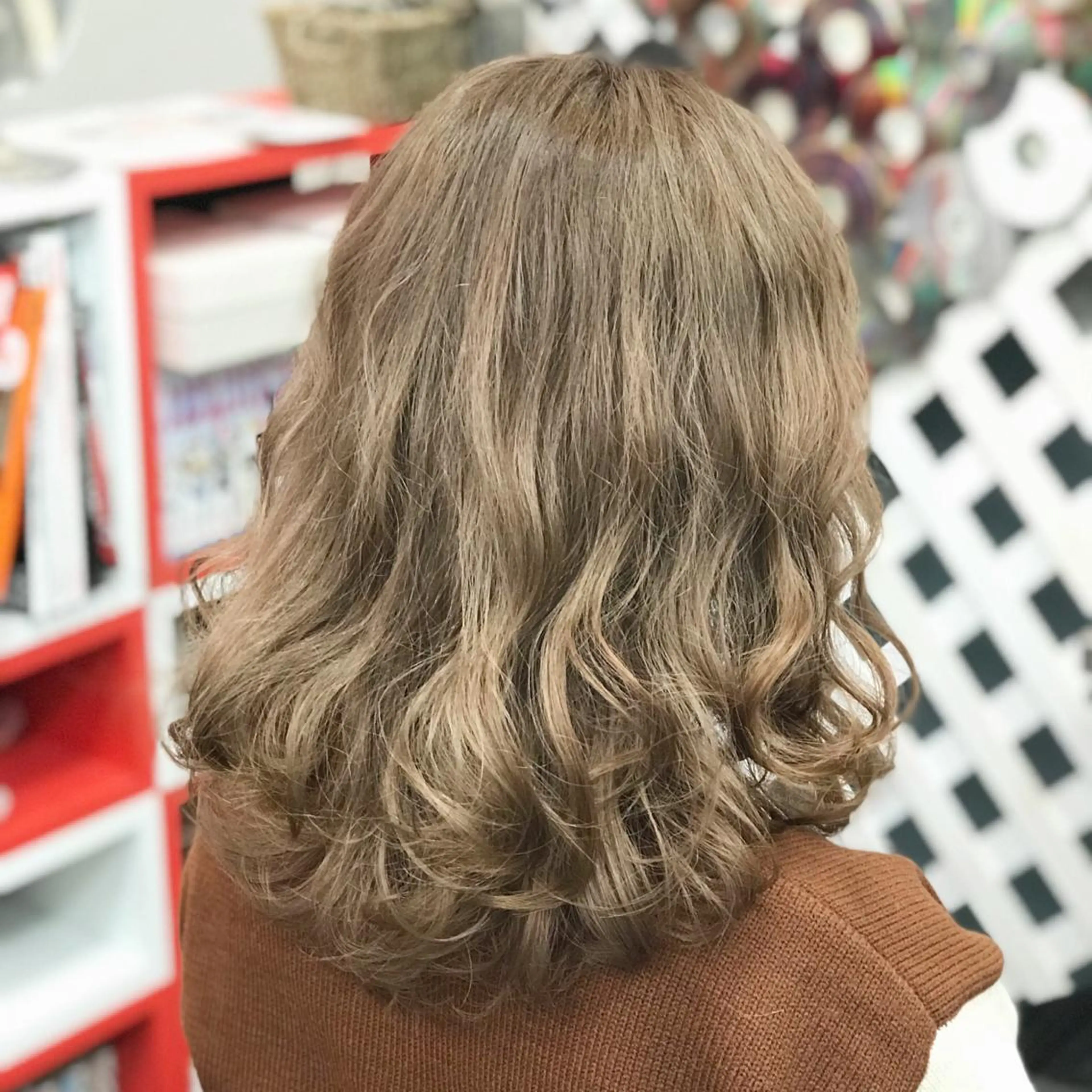 セミロング カラー 岩谷/ブリーチ 🪽透明感カラーのヘアスタイル