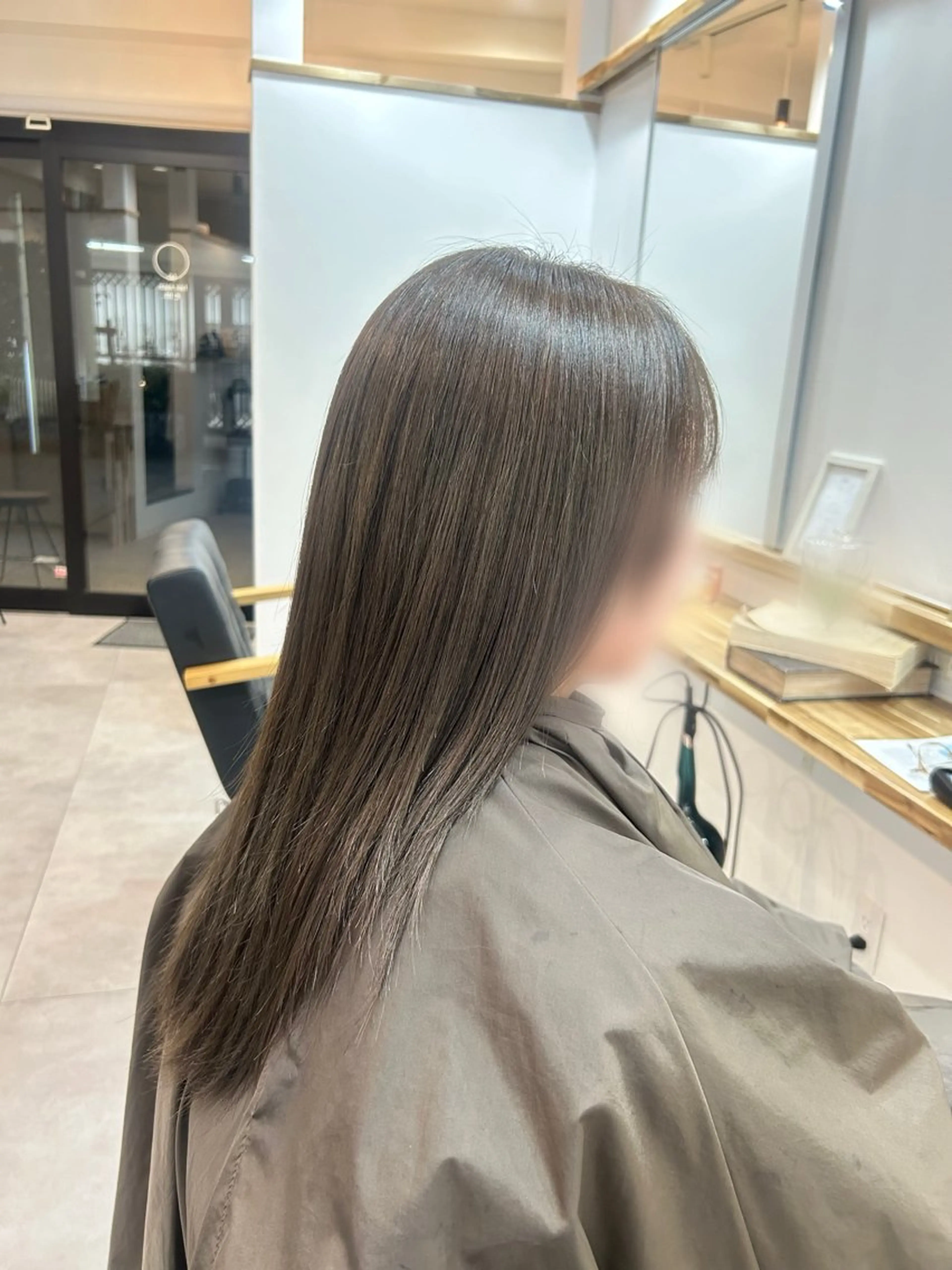 セミロング e.m. マヒロのヘアスタイル