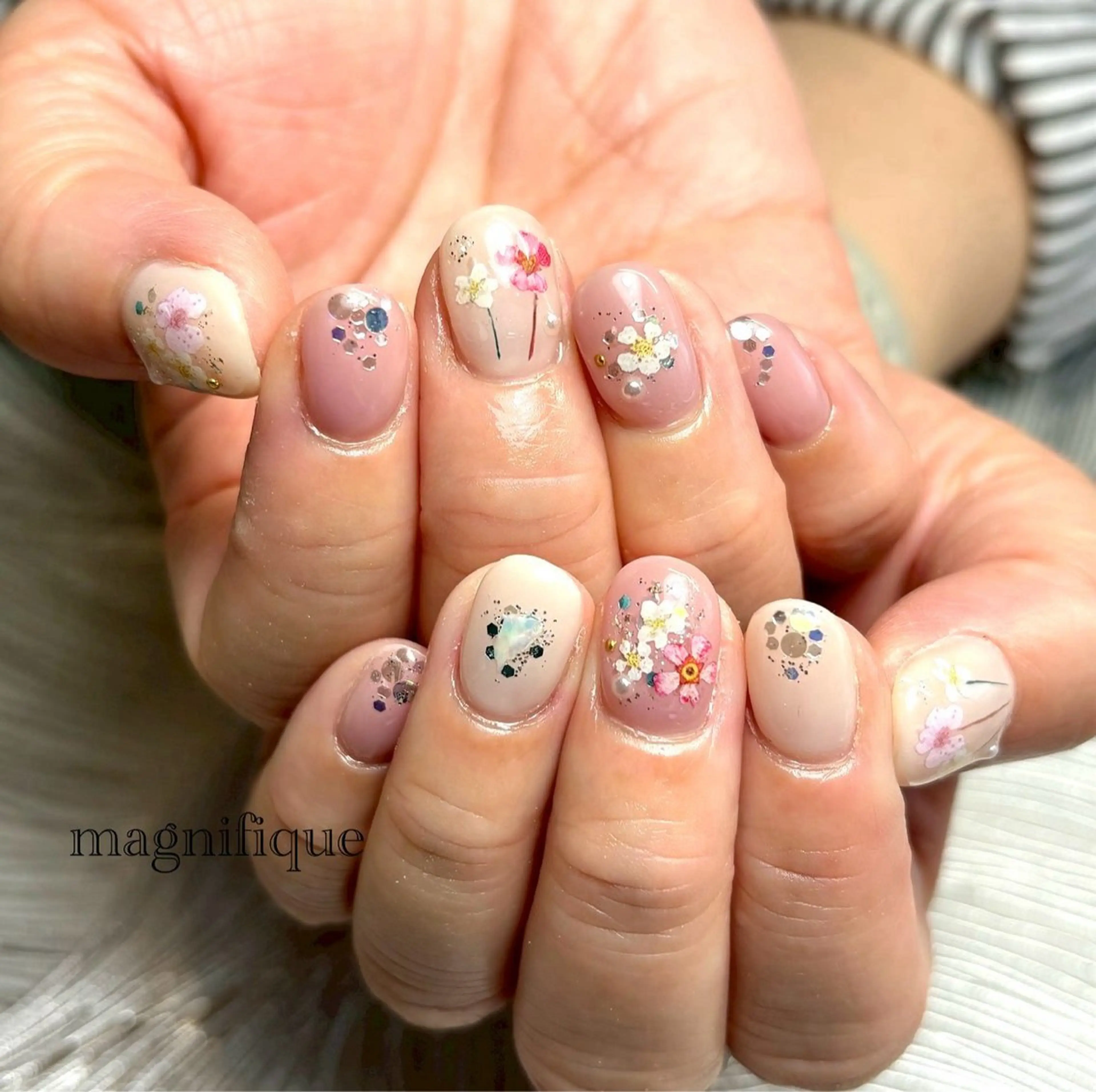 ネイル アートネイル フラワーネイル ロングネイル ピンク ピンクベージュ ハンドネイル プライベートサロン マニフィークのネイルデザイン